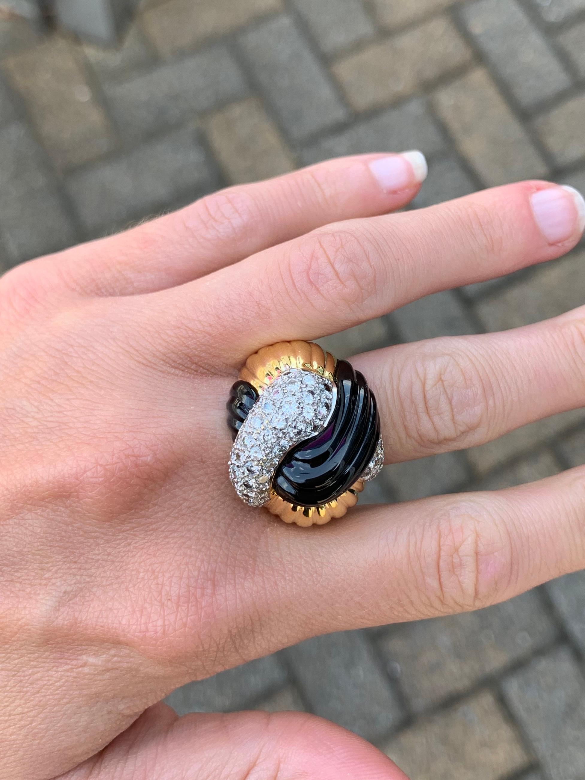 18 Karat Yellow Gold Onyx and Diamond Twist Ring 2