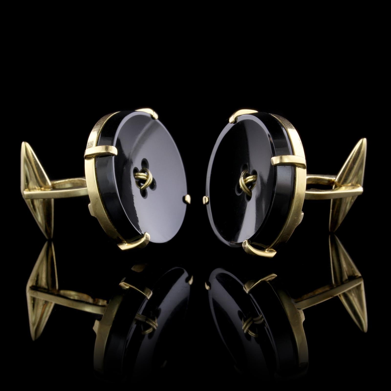 18K Yellow Gold Onyx Button Cufflinks, Italy. Each onyx button measures 22.00mm.