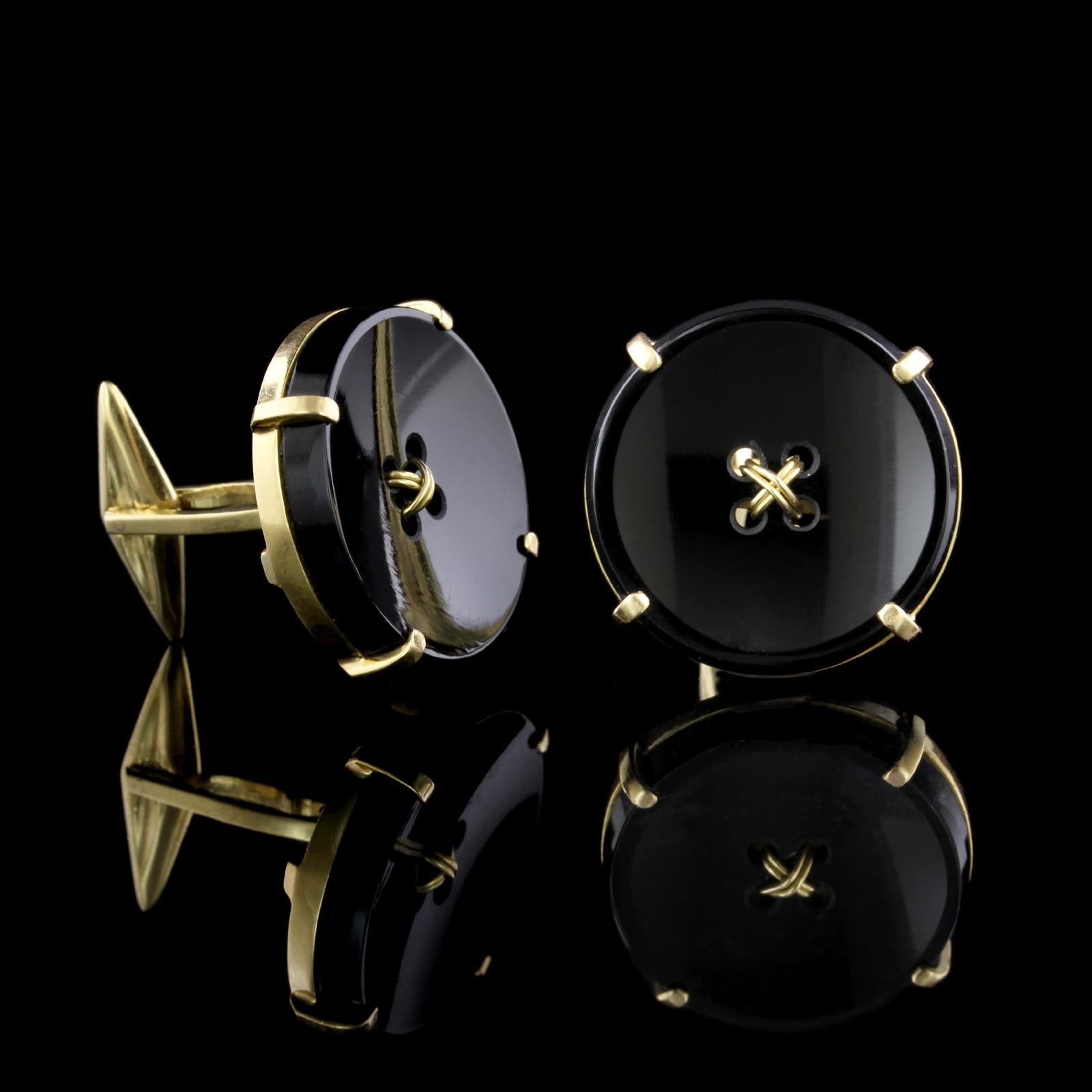 18 Karat Yellow Gold Onyx Button Cufflinks, Italy In Good Condition In Nashua, NH