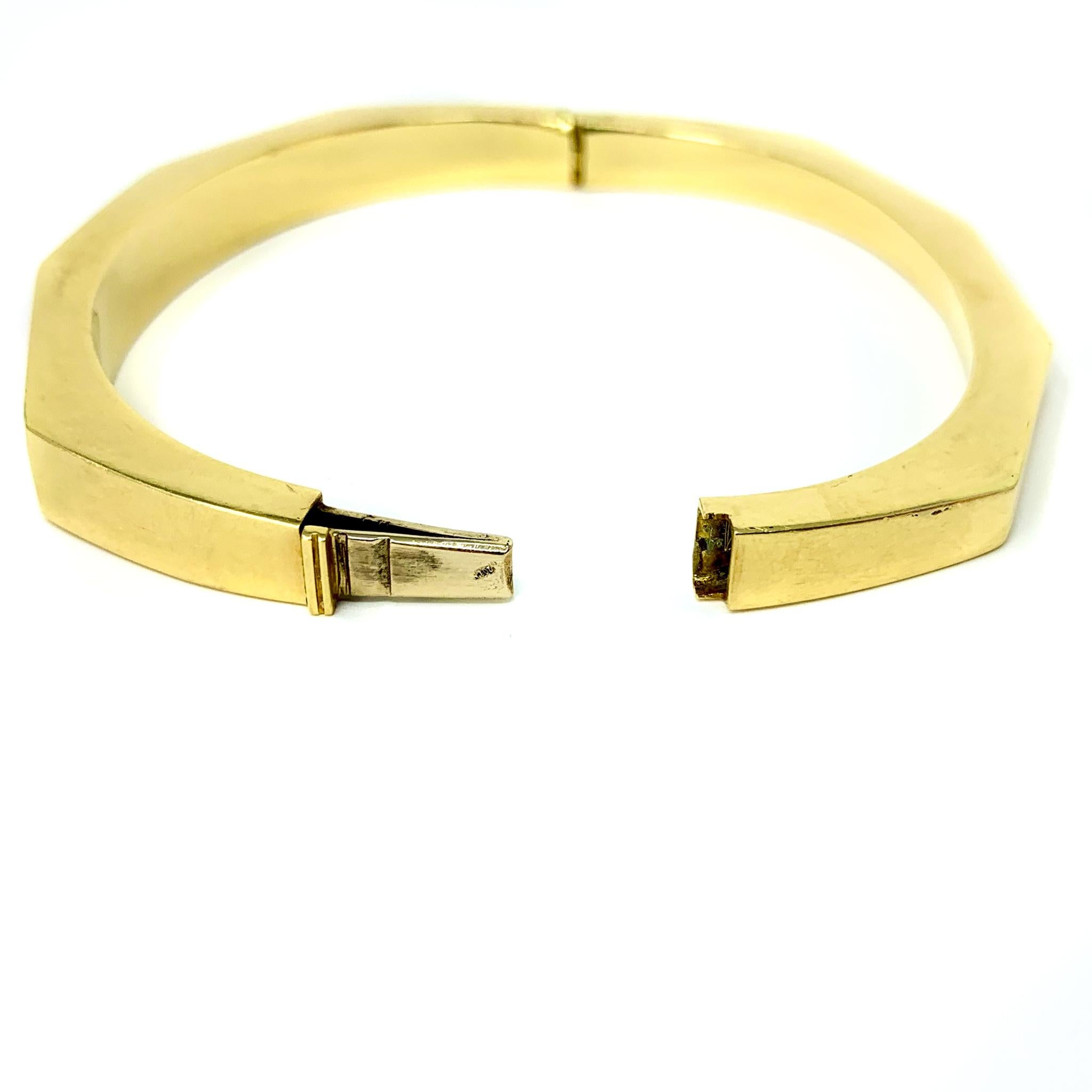 18 Karat Yellow Gold Onyx Coral Inlay Bangle Bracelet 1