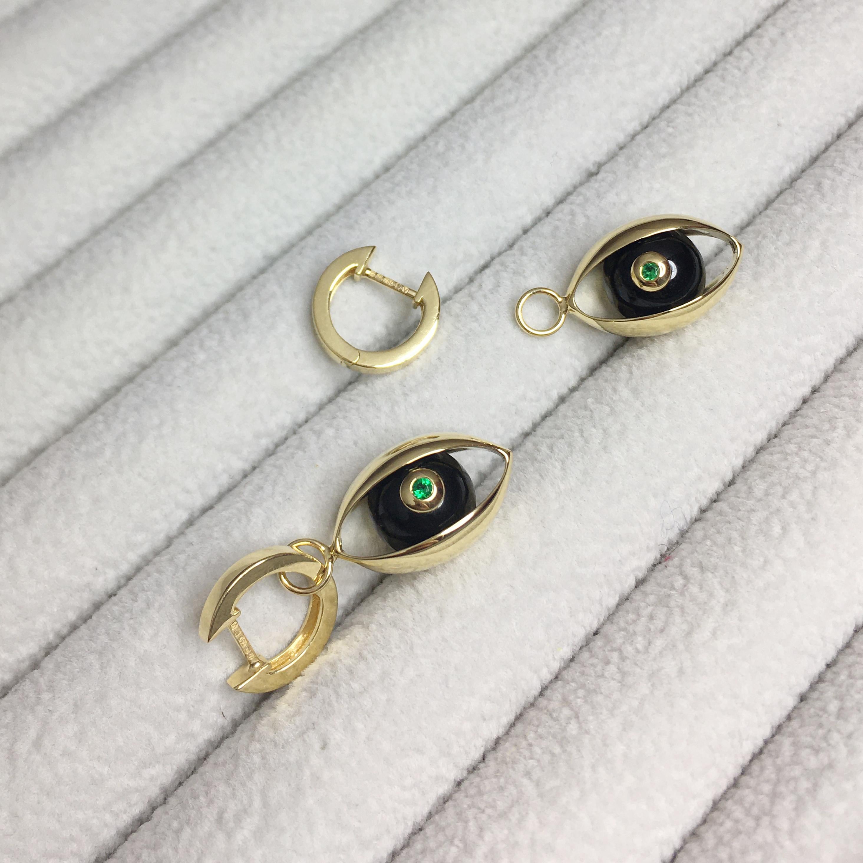 Brilliant Cut Eye Unisex Hoop Earrings 18 Karat Yellow Gold Black Onyx Emerald Diamond For Sale