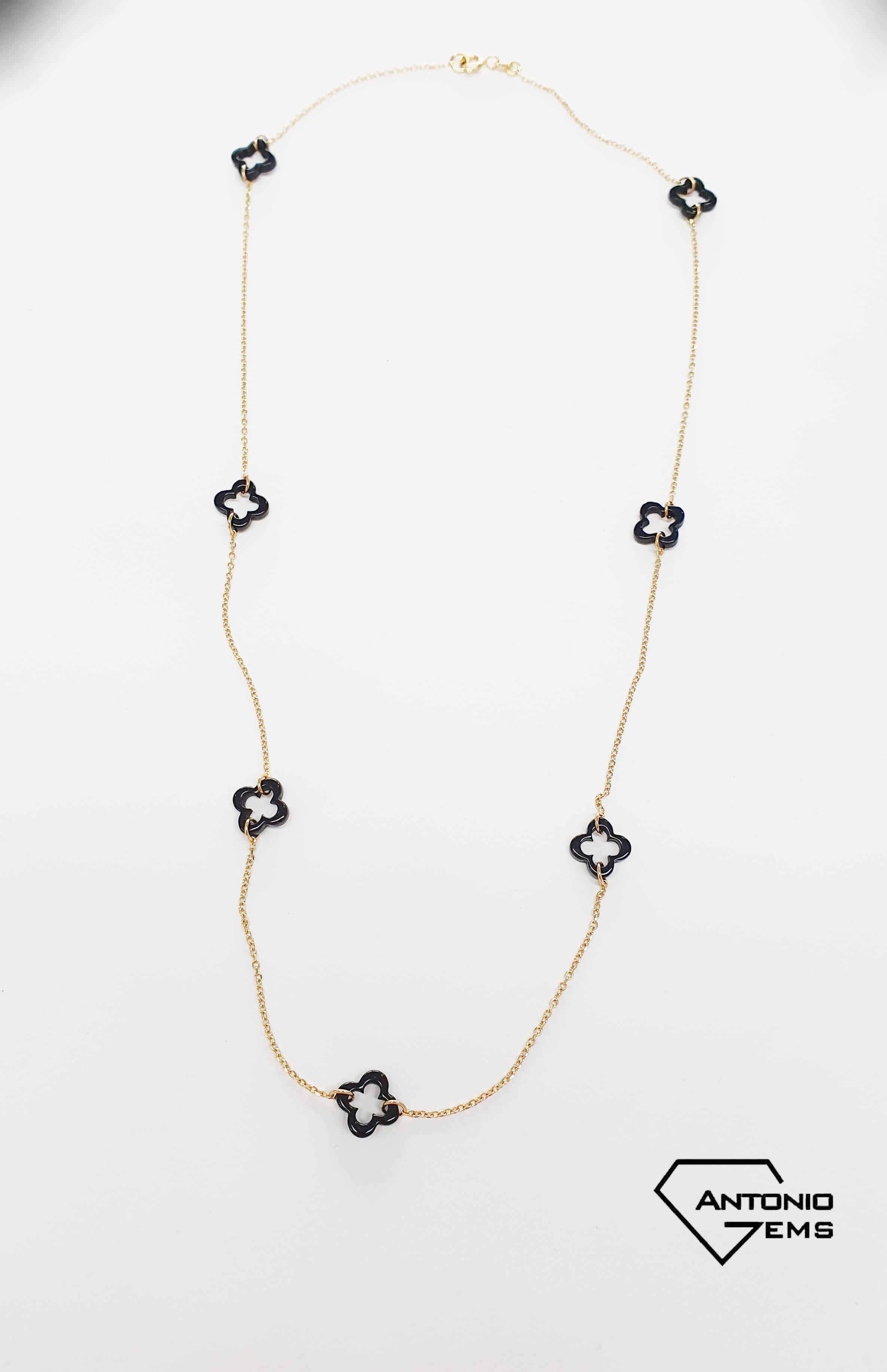 Collana in oro giallo 18 kt con onice
Colore oro: Giallo
Dimensioni: 47 cm di lunghezza
Peso totale: 3.32 grammi

Set con:
- Onice
Taglio: Cabochon
Colore: nero