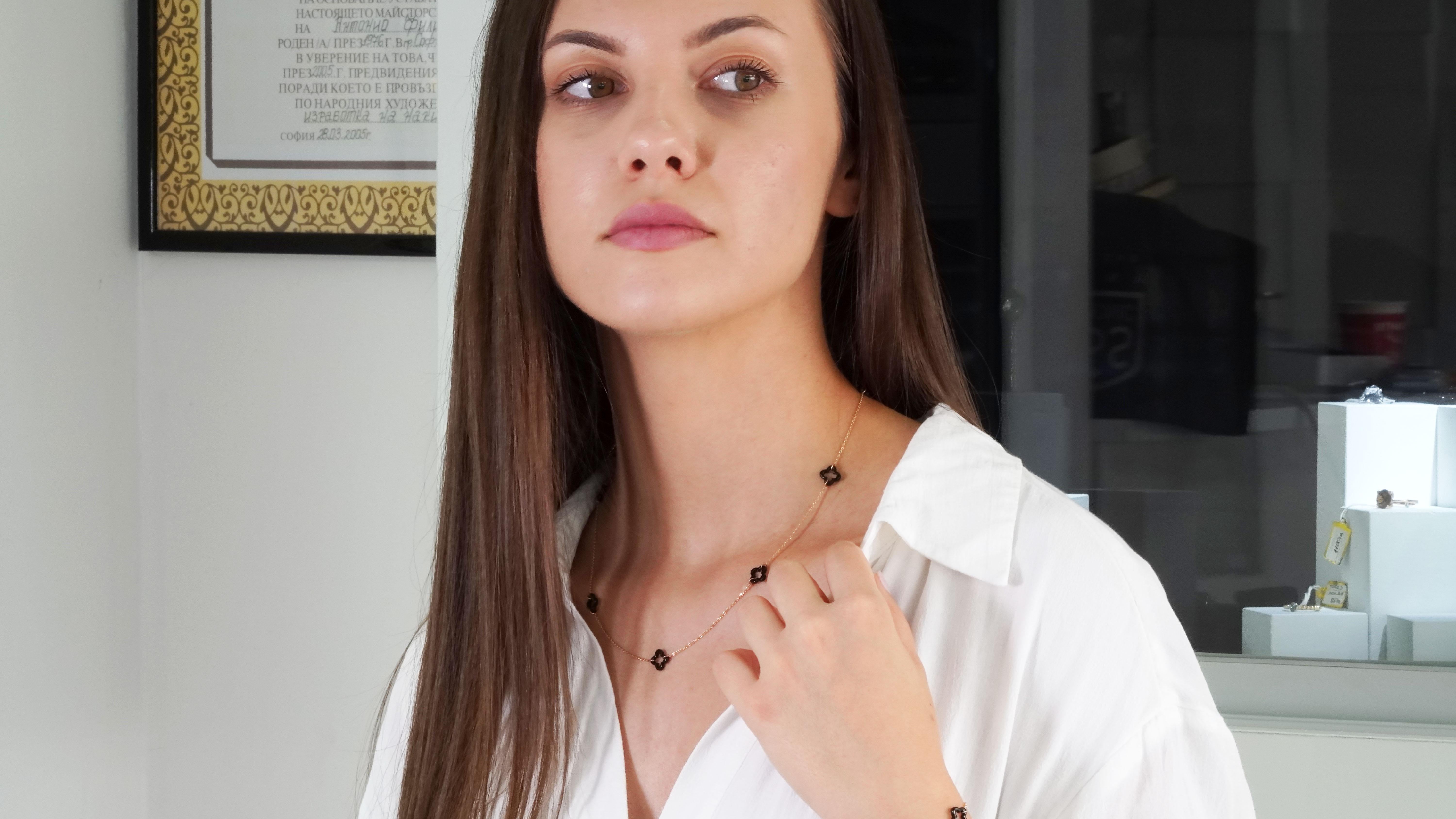 Collana in oro giallo 18 carati con onice In condizioni Nuovo in vendita a София, BG