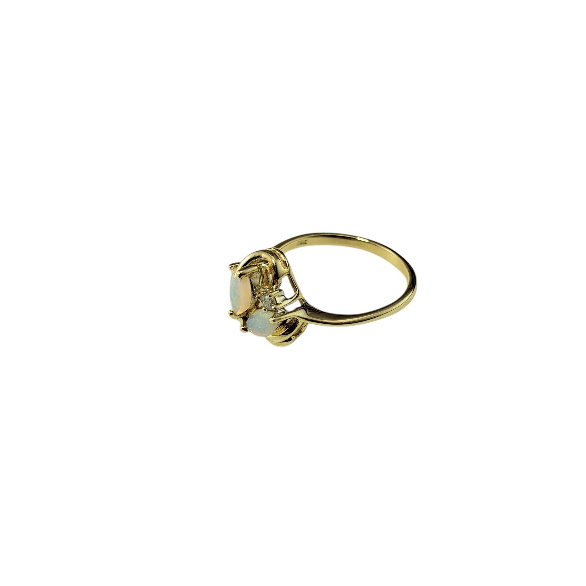 18 Karat Yellow Gold Opal and Diamond Ring Size 6

This lovely ring features three luminous opal gemstones (6 mm x 3 mm each) and one round brilliant cut diamond set in classic 18K yellow gold. 

Width: 11 mm. Shank: 1.7 mm.

Approximate total