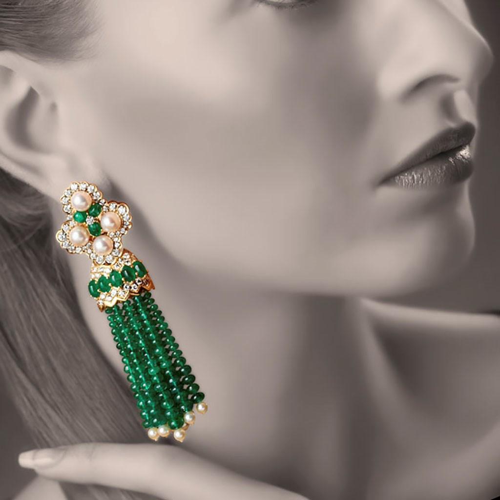 Veschetti 18 Kt Yellow Gold, Oriental Pearl, Emerald and Diamond Dangle Earrings In New Condition In Brescia, IT