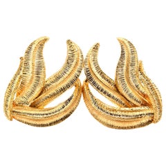 18 Karat Yellow Gold Ornate Leaf Style Earrings