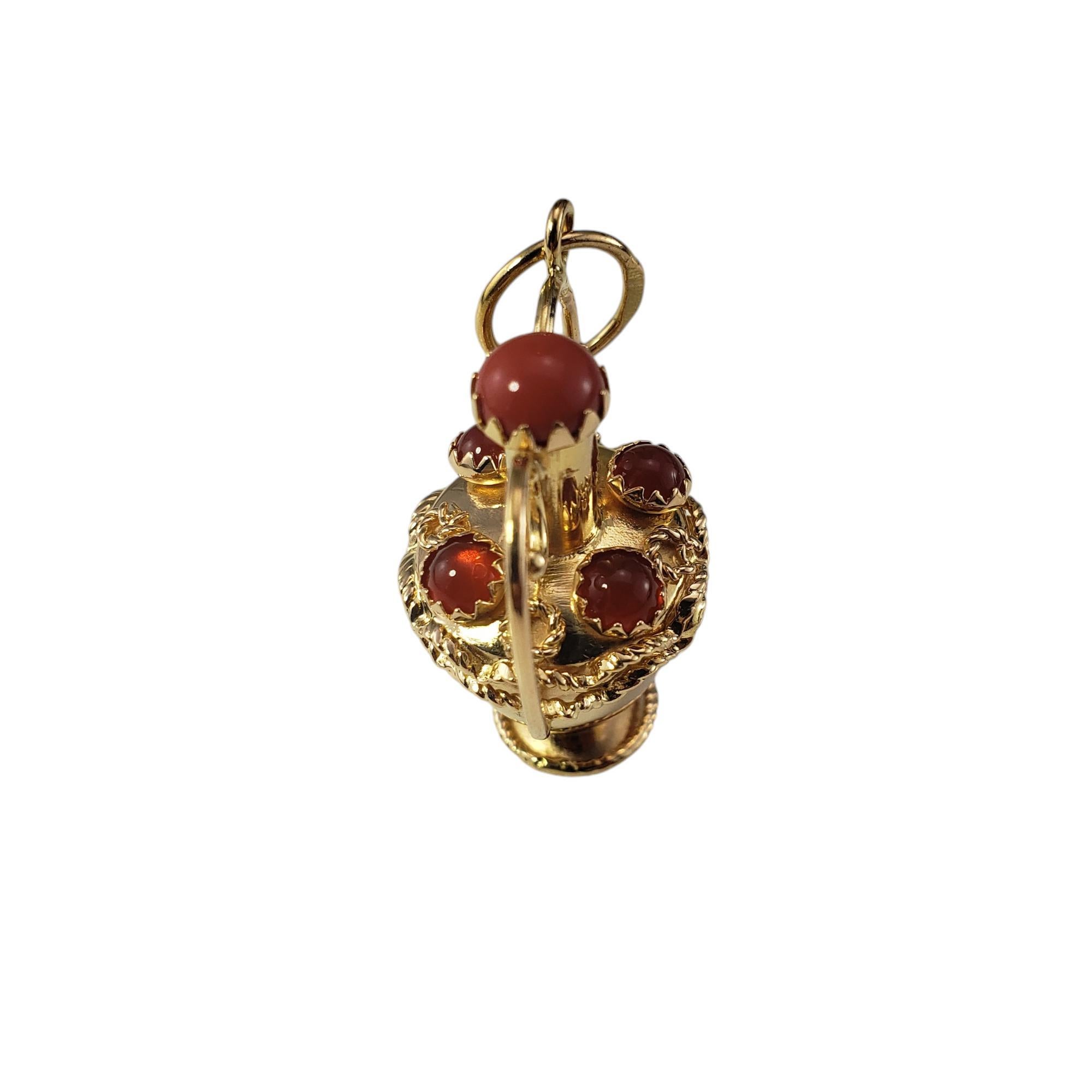 18 Karat Yellow Gold Ornate Urn Charm #19130 In Good Condition For Sale In Washington Depot, CT