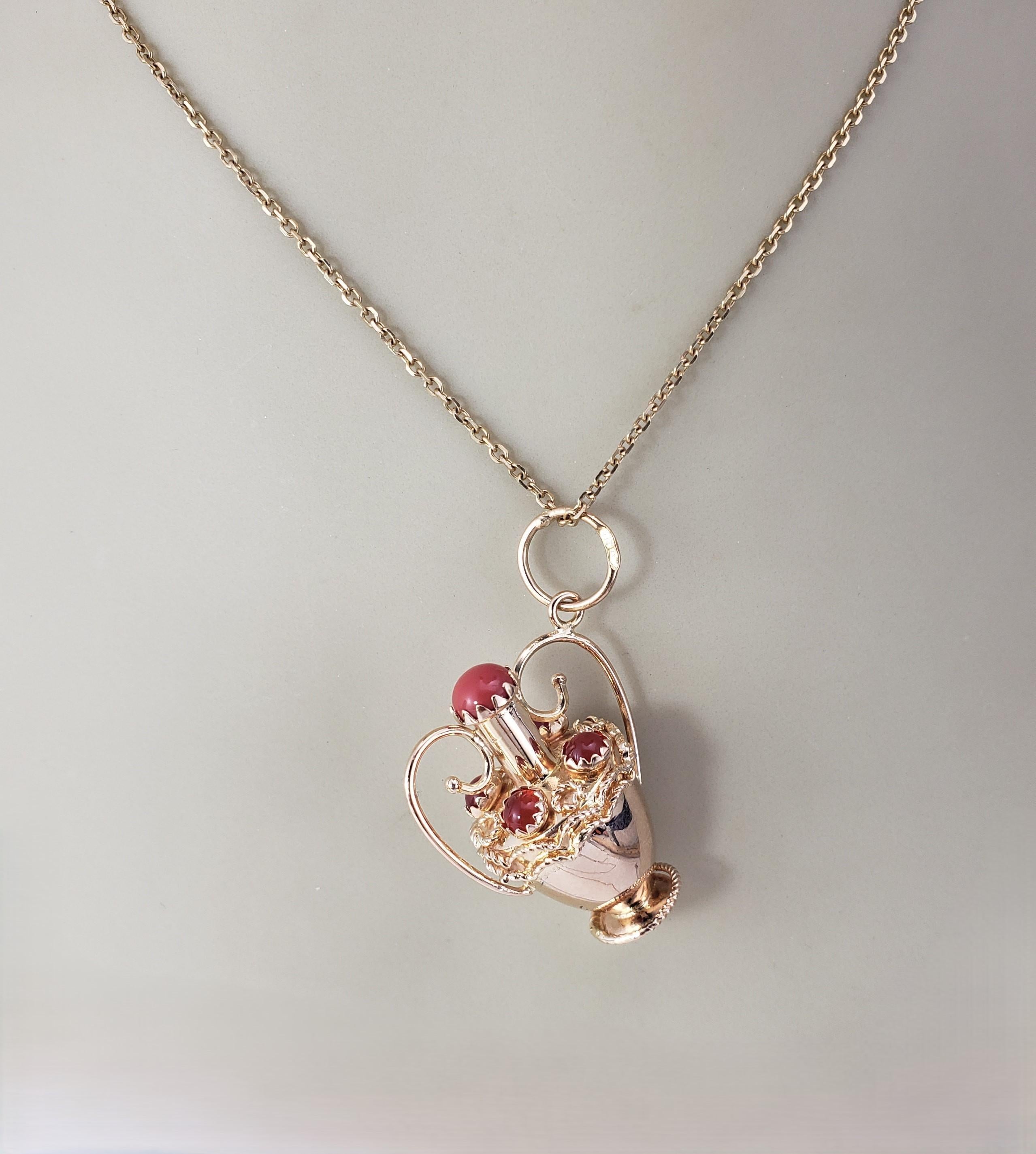 18 Karat Yellow Gold Ornate Urn Charm #19130 For Sale 4