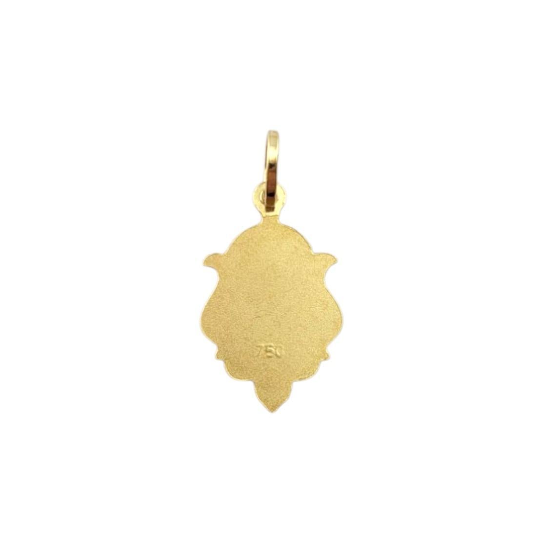 Ciondolo Nostra Signora di Guadalupe in oro giallo 18 carati.

Questo ciondolo in oro giallo 18 carati Nostra Signora di Guadalupe presenta un'intricata e luminosa raffigurazione dell'amata Vergine Maria, perfetta per onorare la fede e la devozione