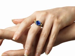 18 Karat Yellow Gold Oval 3.15 Carat Sapphire Sculpture Shoulder Ring