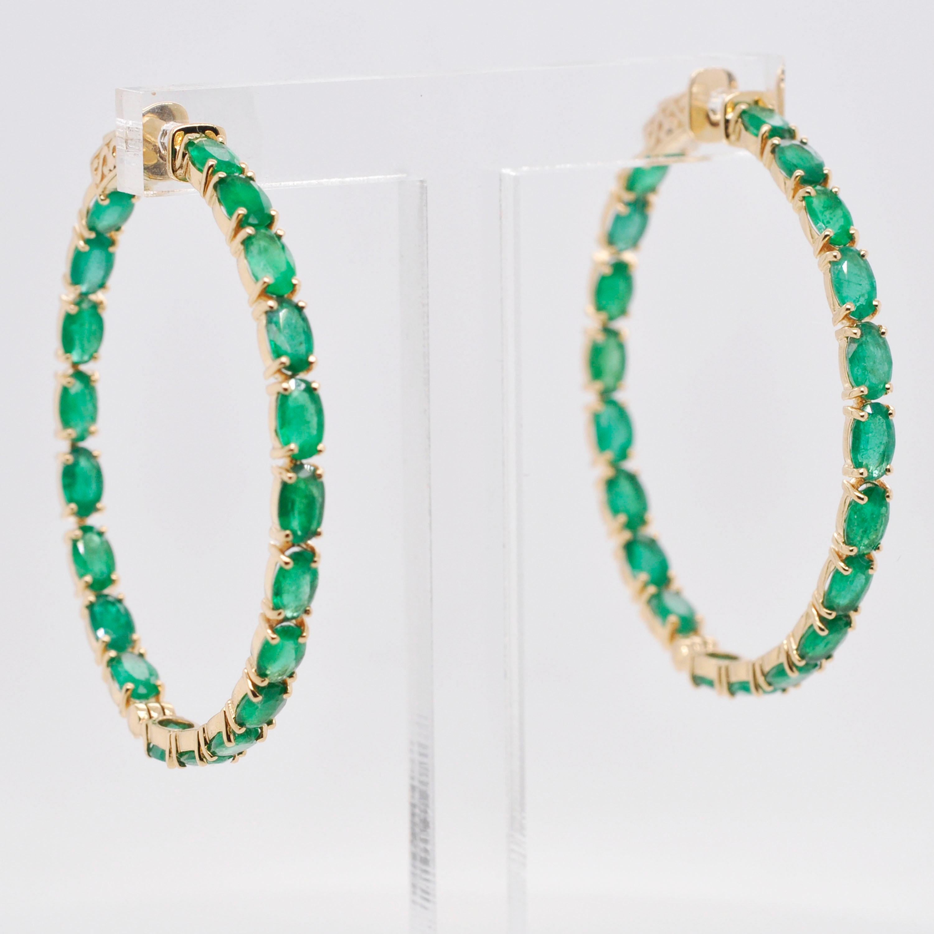 18 Karat Yellow Gold Oval Brazilian Emeralds Hoop Earrings In New Condition For Sale In Jaipur, Rajasthan