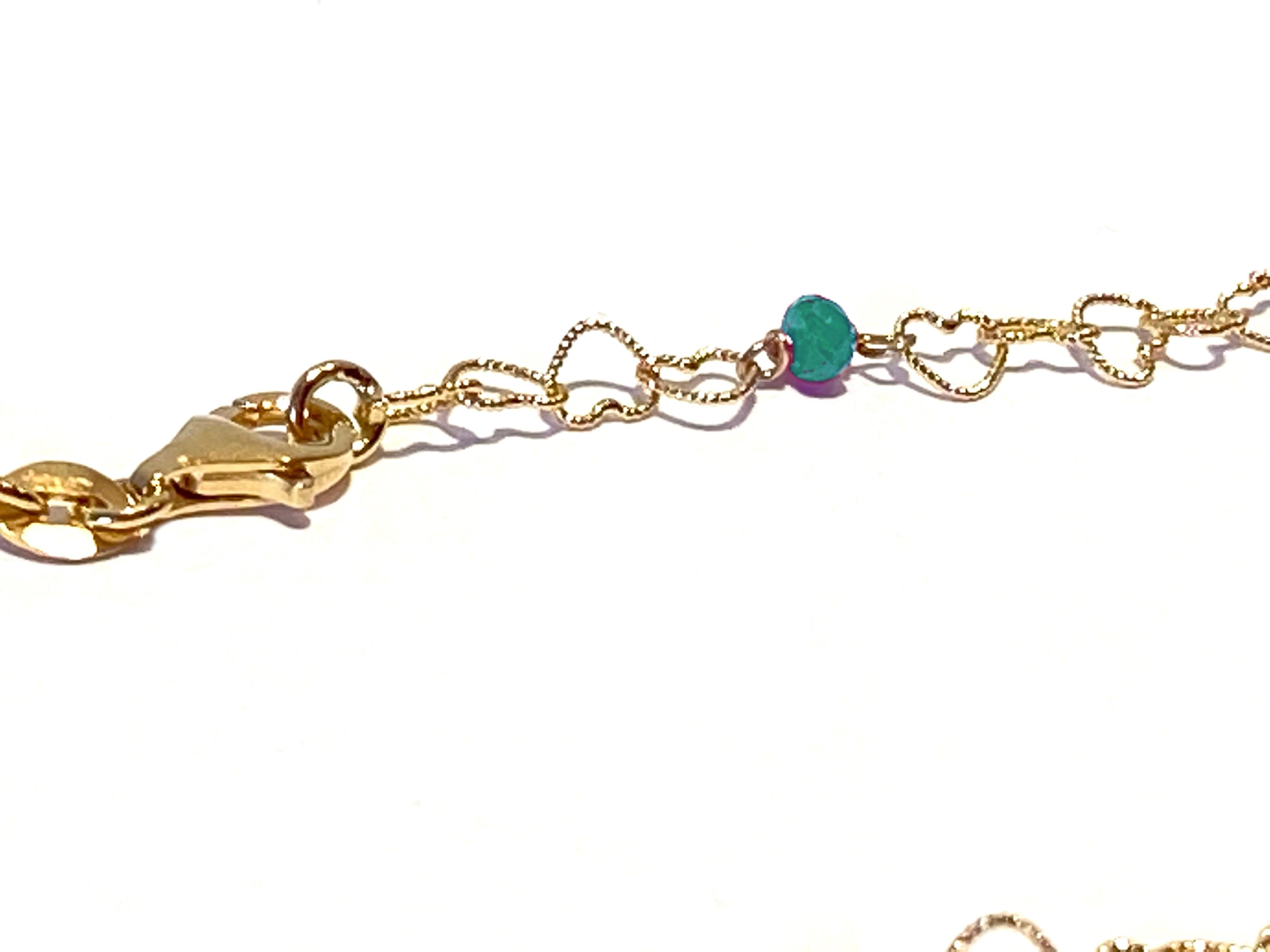 18 Karat Yellow Gold Bead Cut Emerald Hammered Little Hearts Chain Necklace For Sale 2