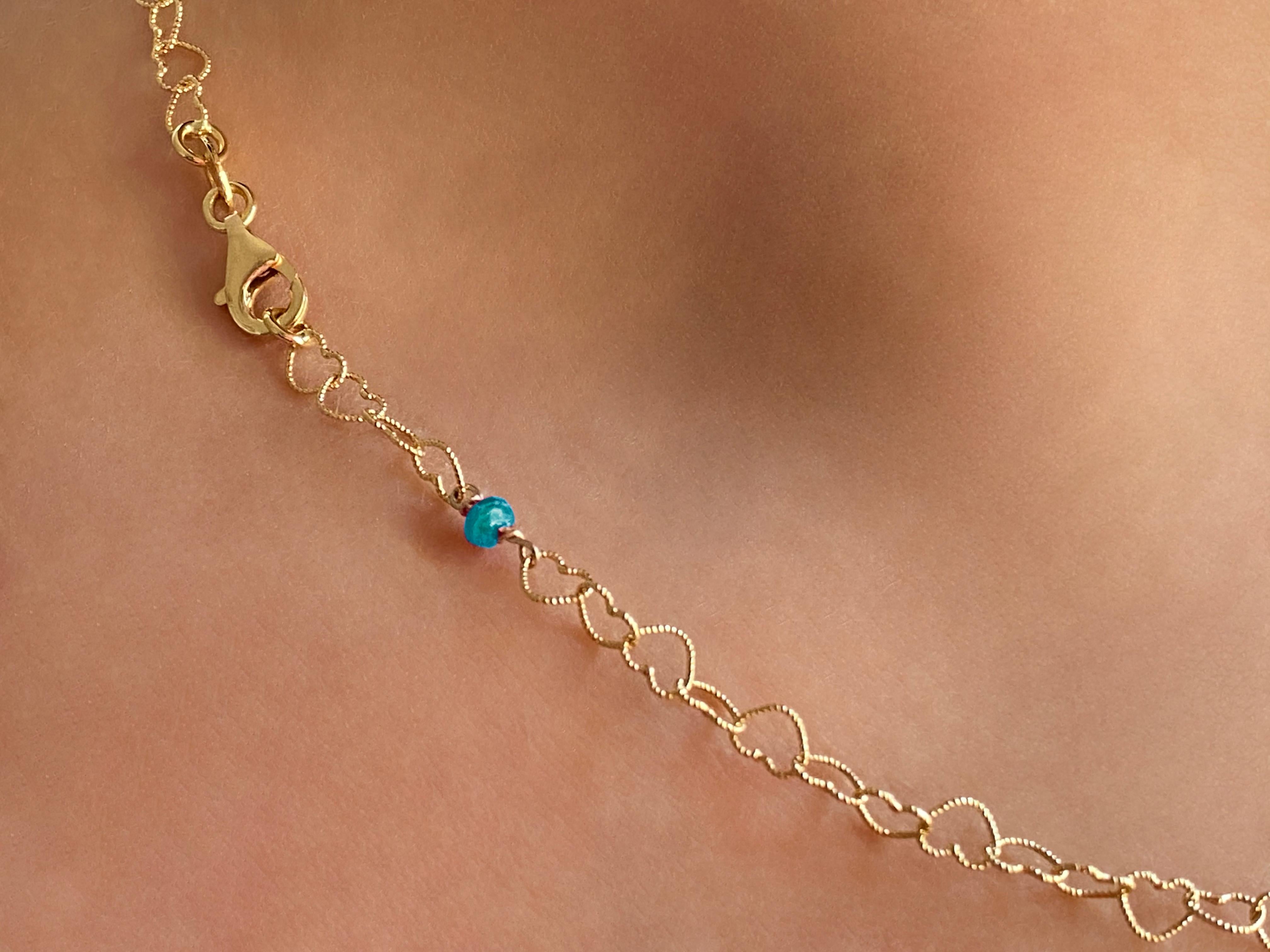 18 Karat Yellow Gold Bead Cut Emerald Hammered Little Hearts Chain Necklace For Sale 5