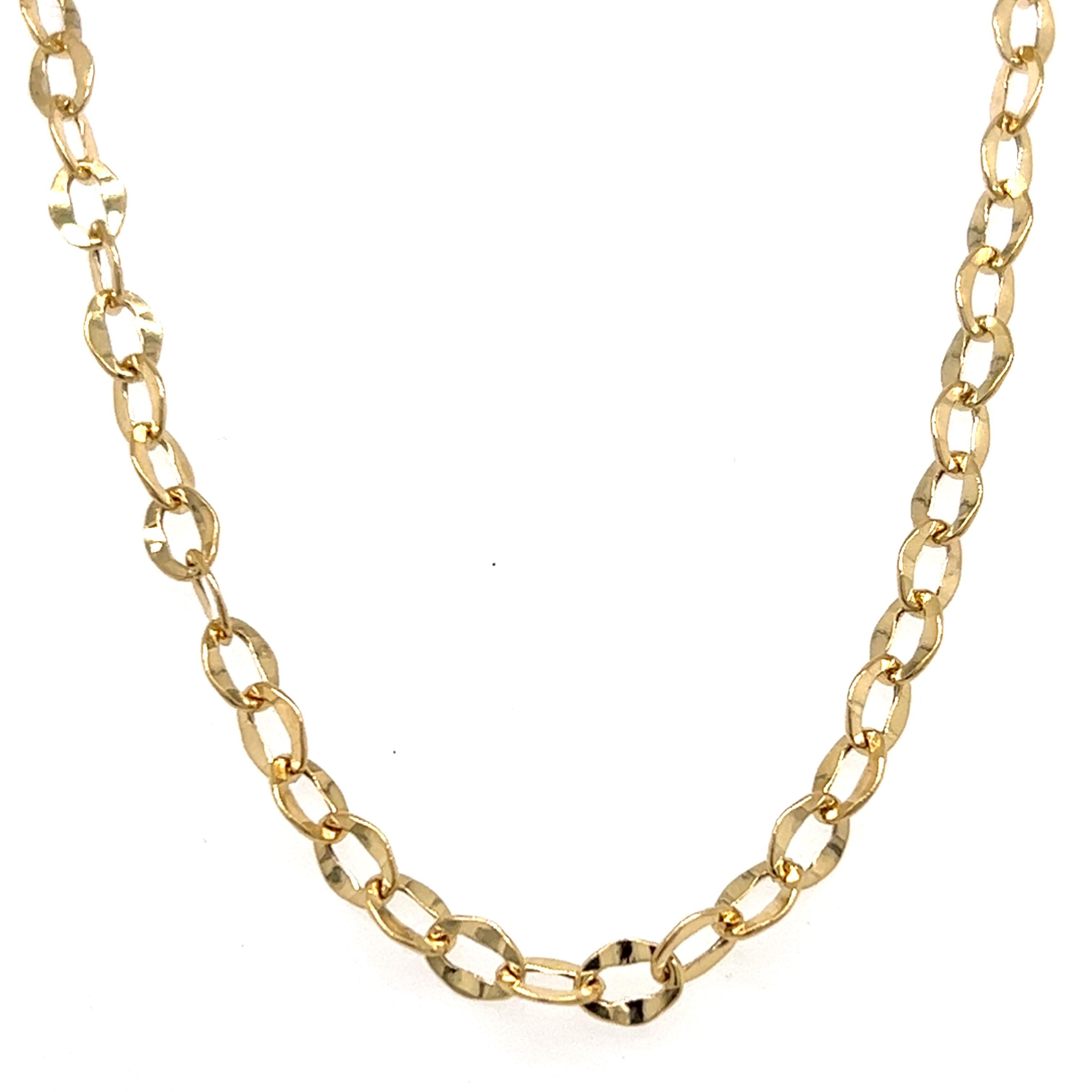 Eine ovale Flachgliederkette aus 18 Karat Gelbgold (gestempelt ITALY 750) mit einem Durchmesser von 3,73 mm und einem Federringverschluss.  2.6 Gramm Gesamtgewicht.