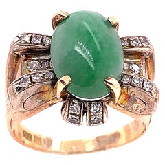 Ovaler Jade Solitär-Ring aus 18 Karat Gelbgold mit Diamant-Akzenten