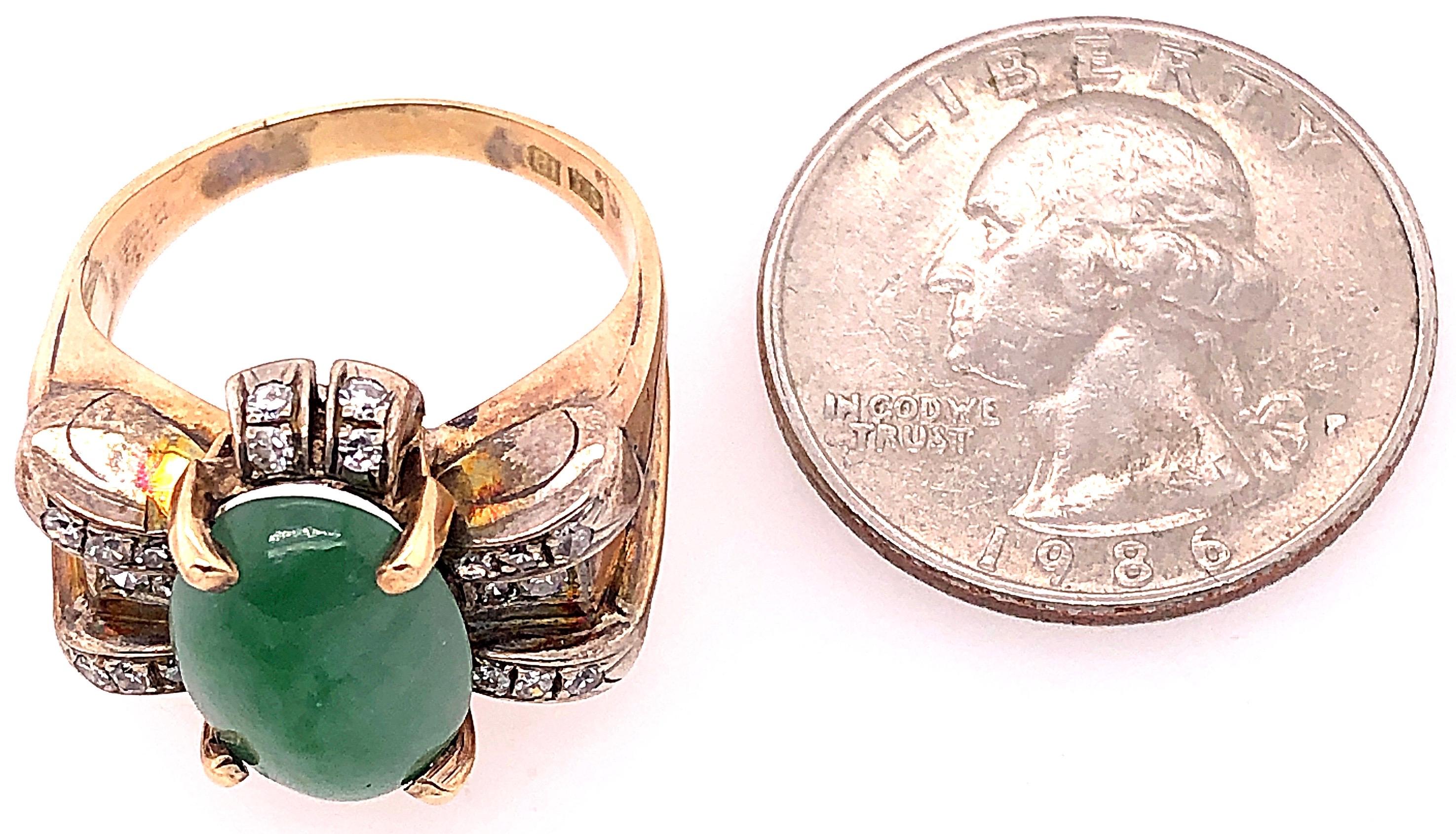 Bague solitaire en or jaune 18 carats avec jade ovale et accents de diamants en vente 6