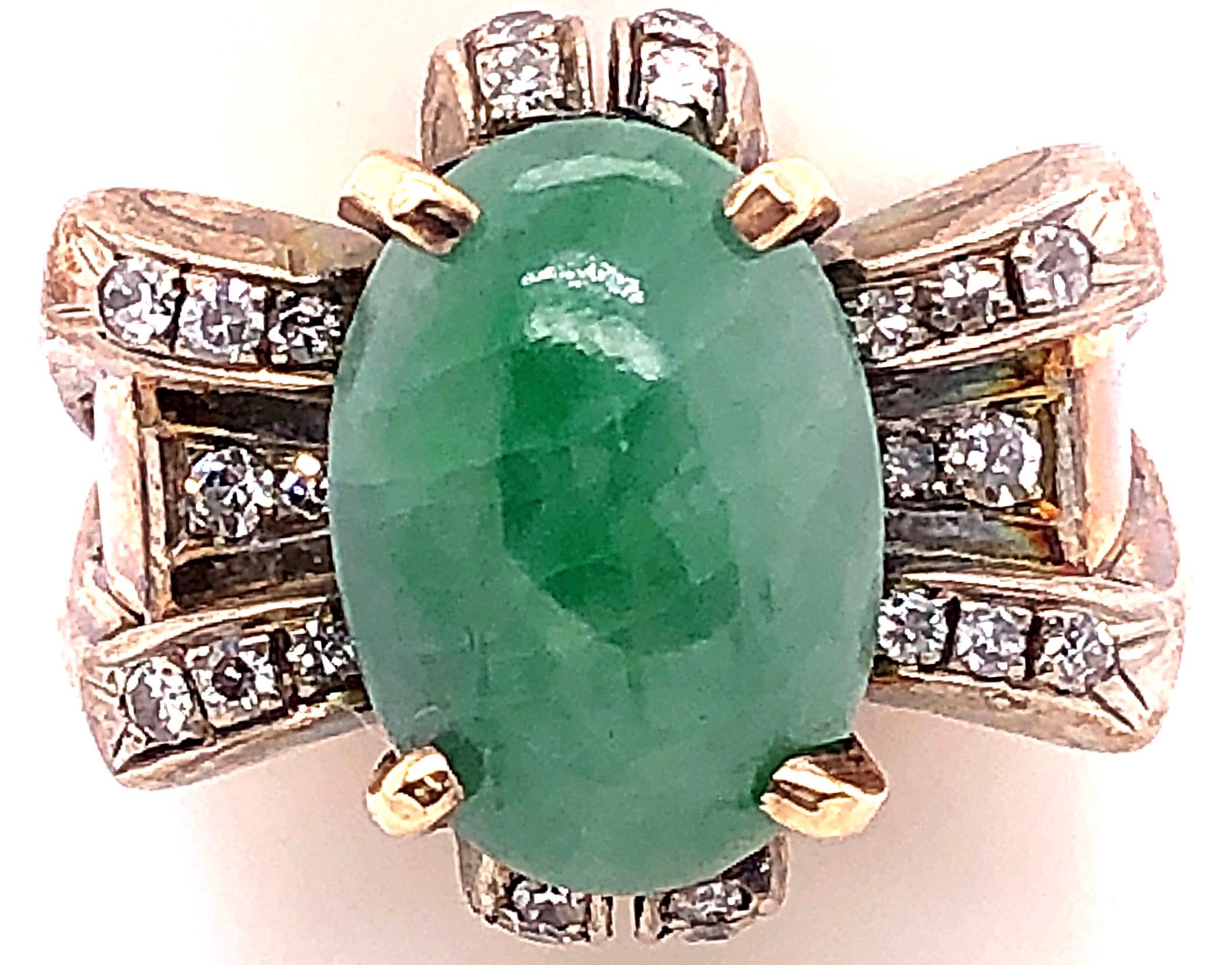 Bague solitaire en or jaune 18 carats avec jade ovale et accents de diamants en vente 1