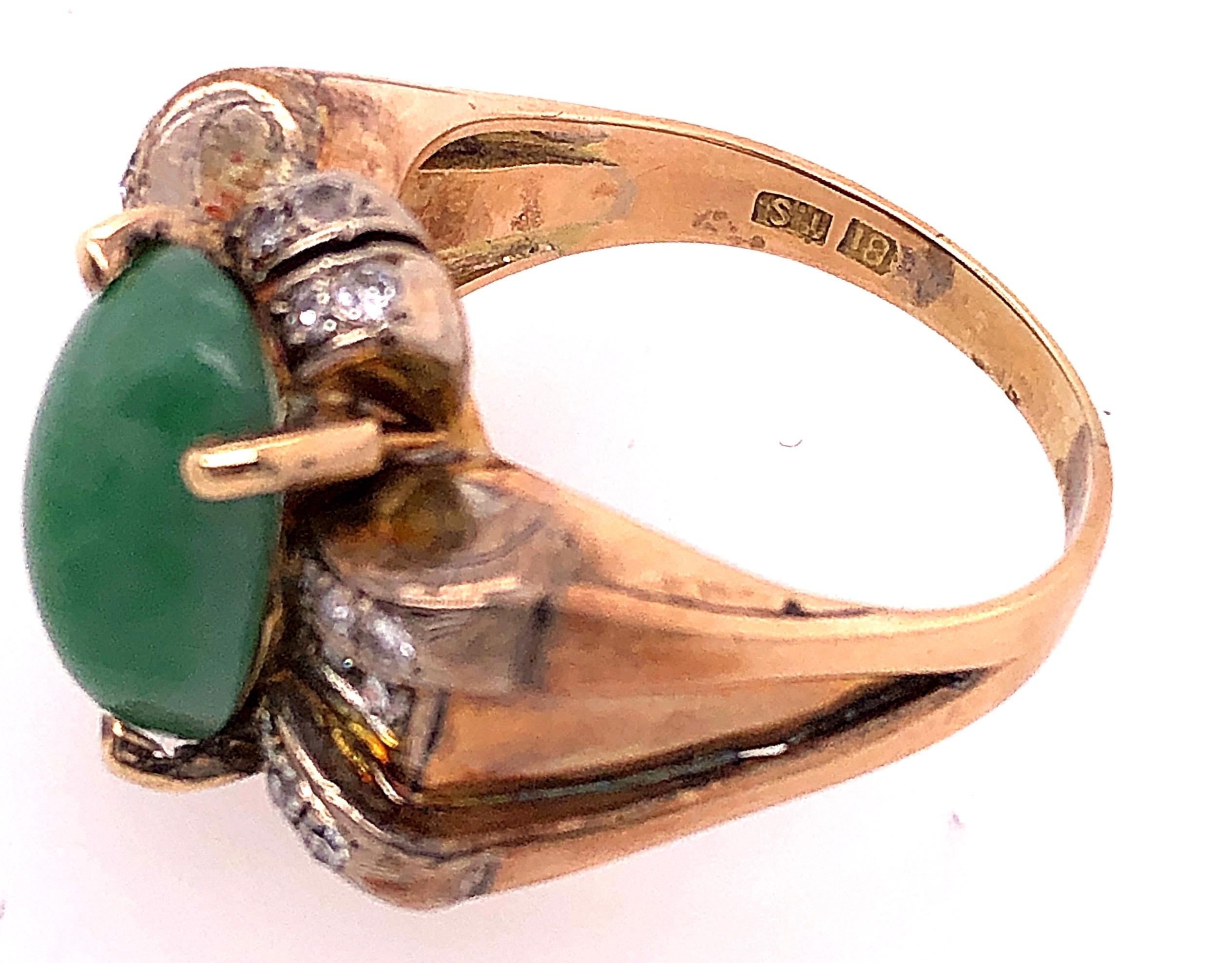 18 Karat Gelbgold Oval Jade Solitär Ring mit Diamant-Akzenten im Angebot 2