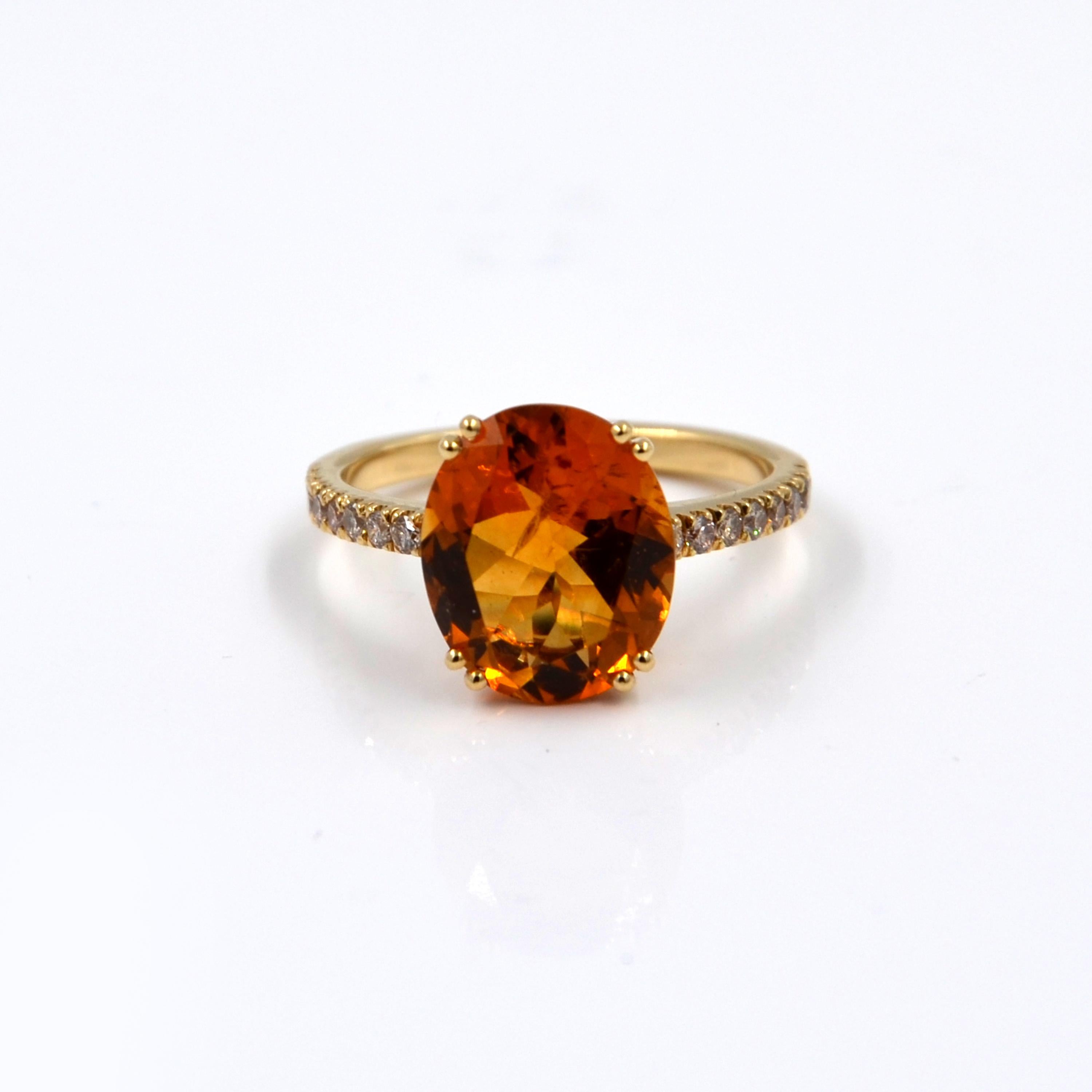 18 Karat Yellow Gold Oval Madera Citrine and Brown Diamonds Garavelli Ring For Sale 1
