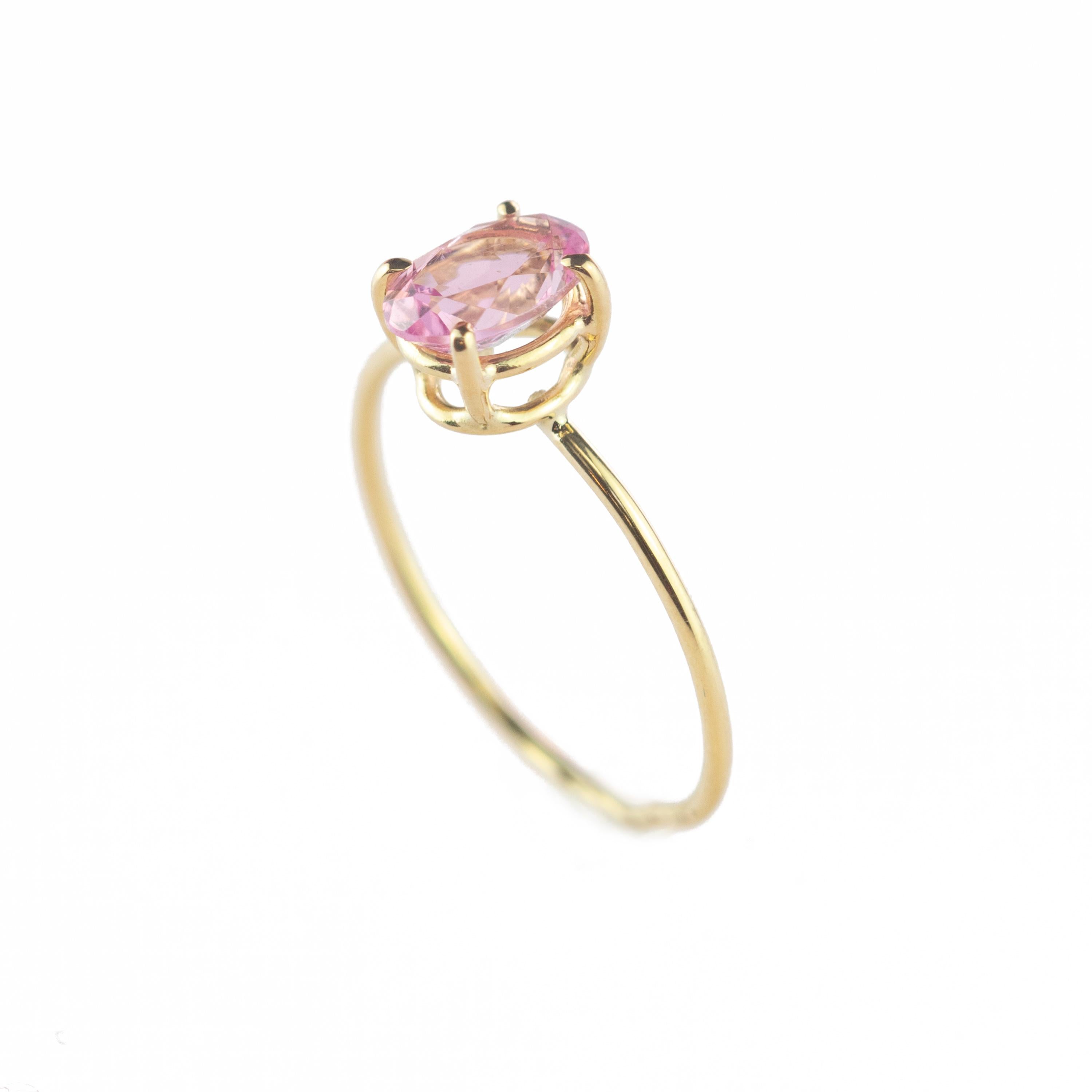 Women's 18 Karat Yellow Gold Oval Pink Sapphire Handmade Modern Cocktail Chic Ring For Sale