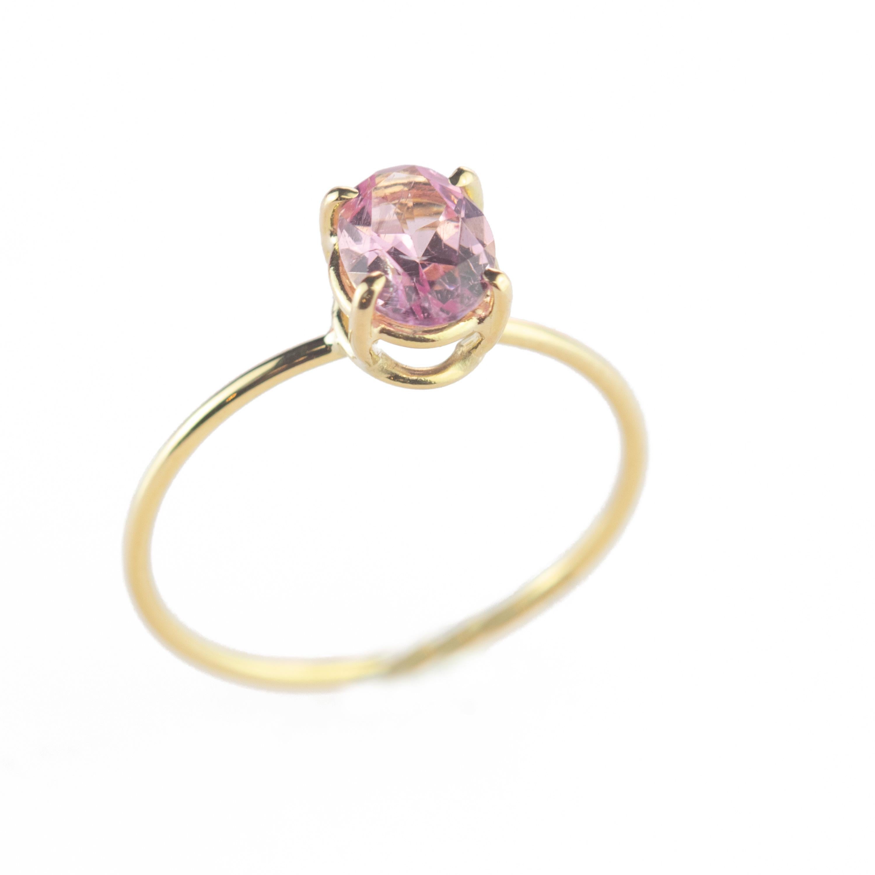18 Karat Yellow Gold Oval Pink Sapphire Handmade Modern Cocktail Chic Ring For Sale 1