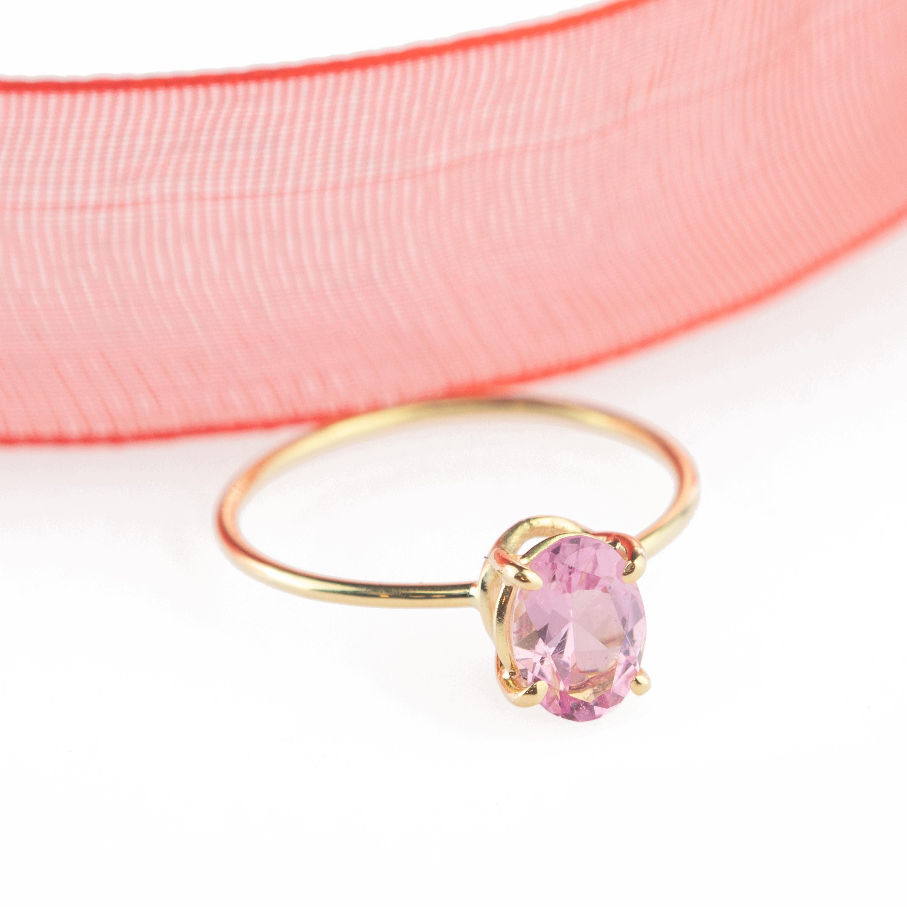 18 Karat Yellow Gold Oval Pink Sapphire Handmade Modern Cocktail Chic Ring For Sale 2