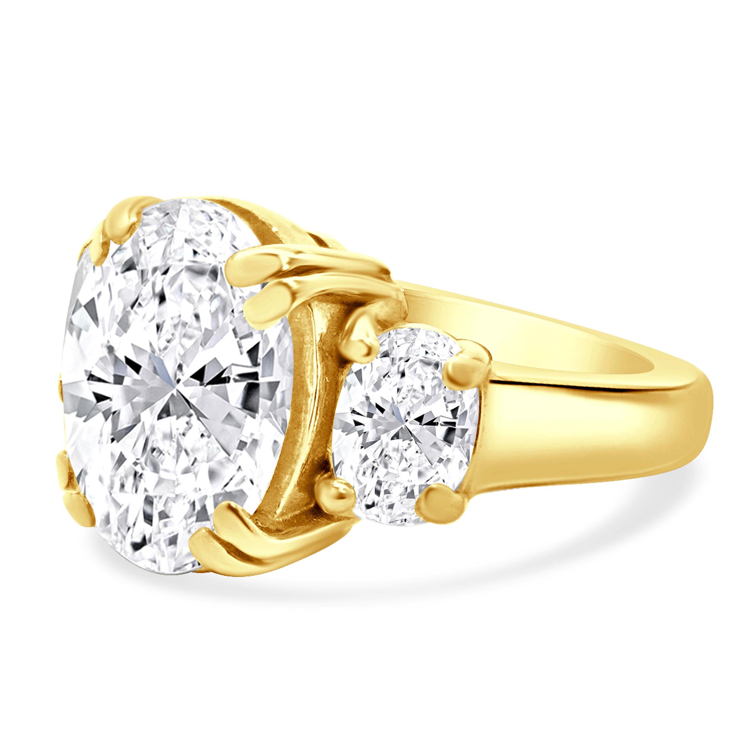 18 Karat Yellow Gold Oval Three Diamond Engagement Ring In Excellent Condition For Sale In Scottsdale, AZ