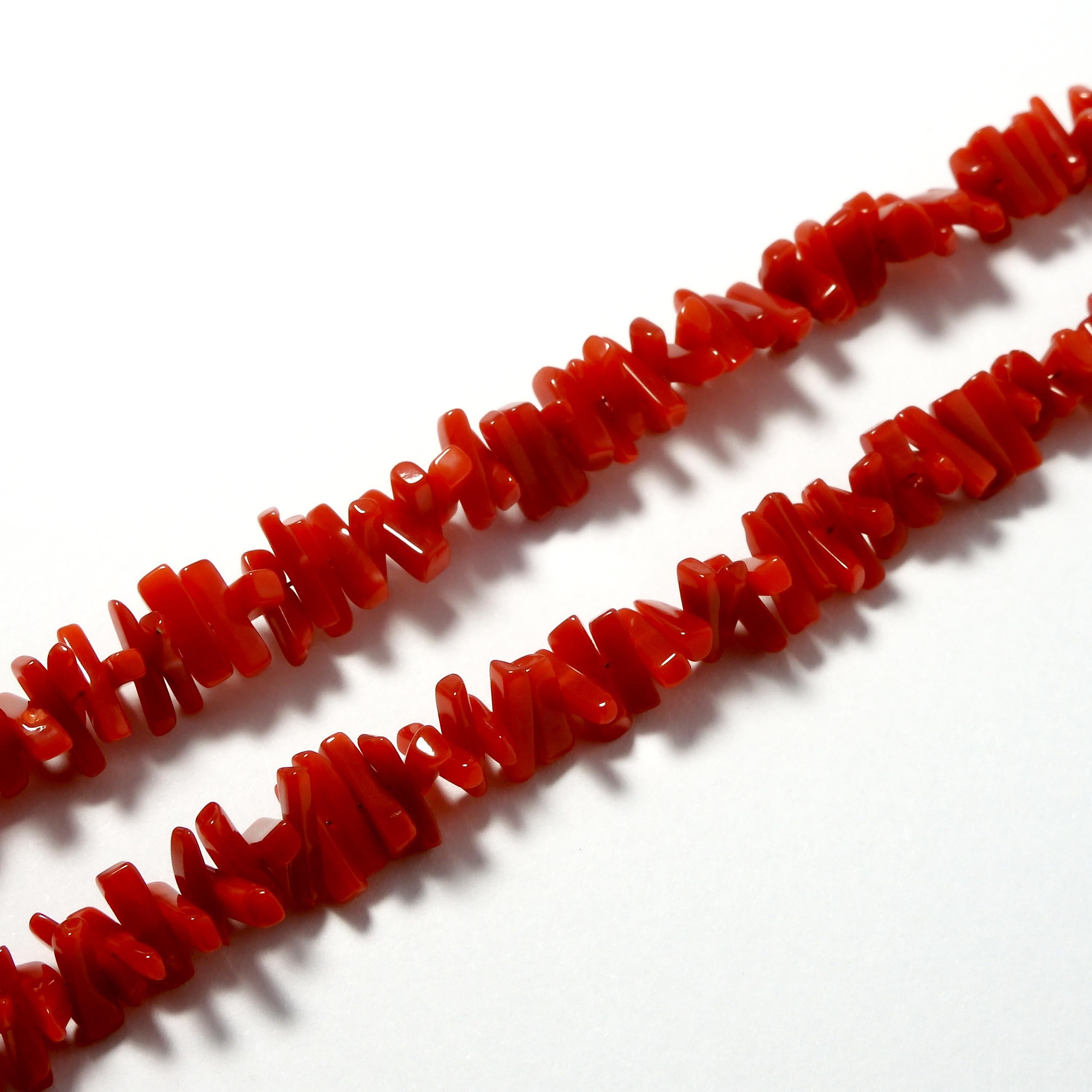 18 Karat Yellow Gold Japanese Oxblood Coral Branch Necklace In Excellent Condition For Sale In Tokyo, JP