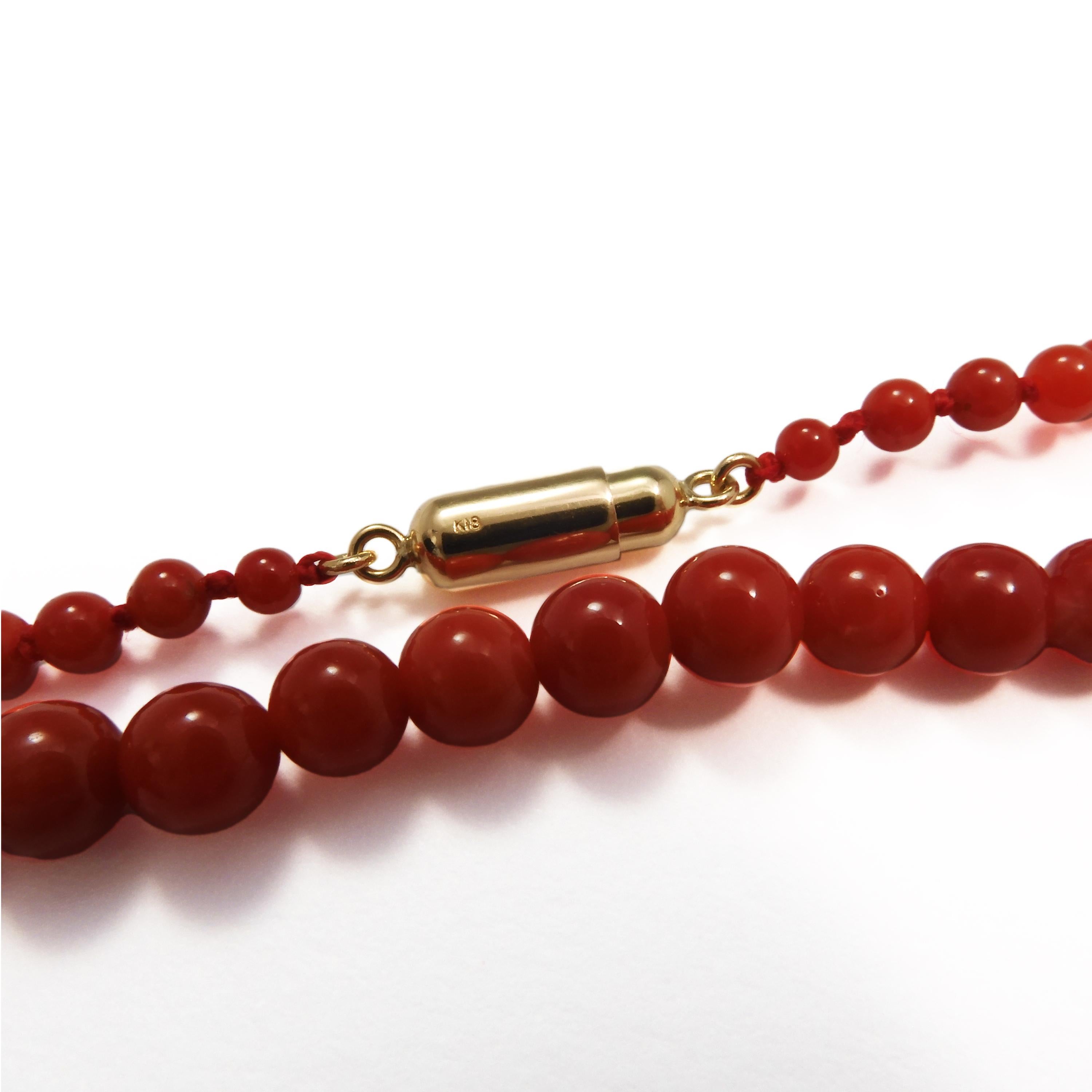 18 Karat Yellow Gold Oxblood Coral Graduated Necklace In Excellent Condition For Sale In Tokyo, JP