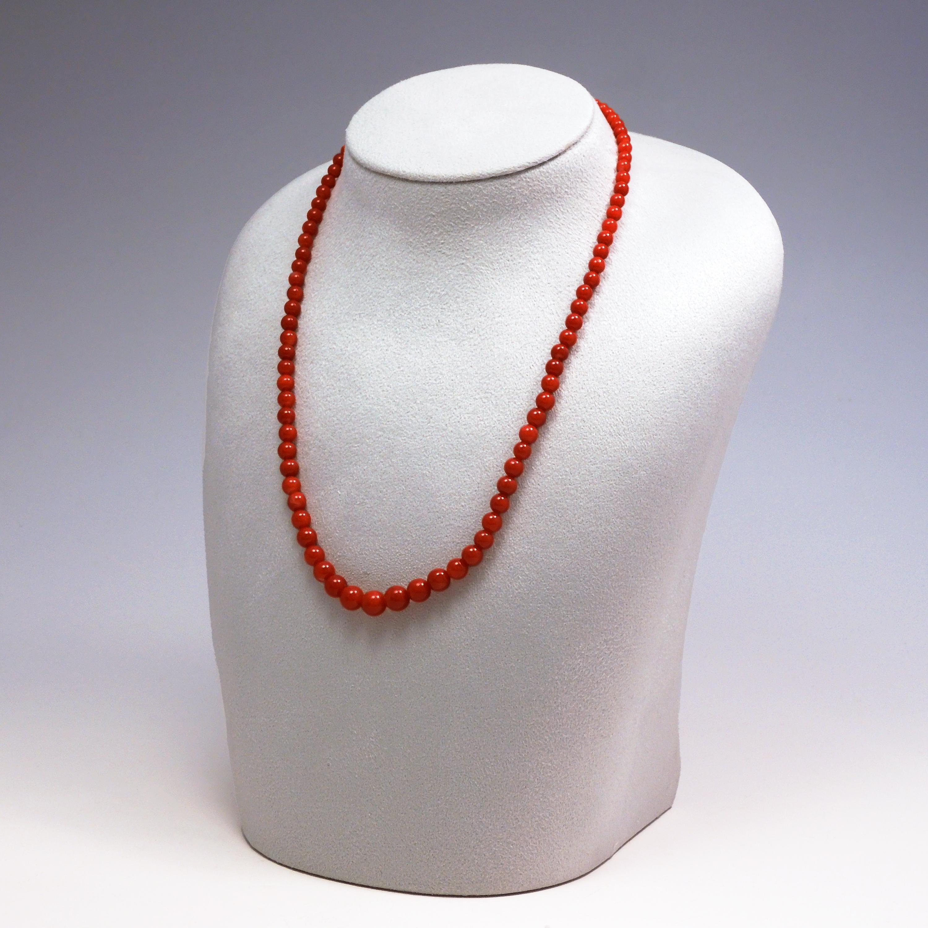 18 Karat Yellow Gold Oxblood Coral Graduated Necklace For Sale 1