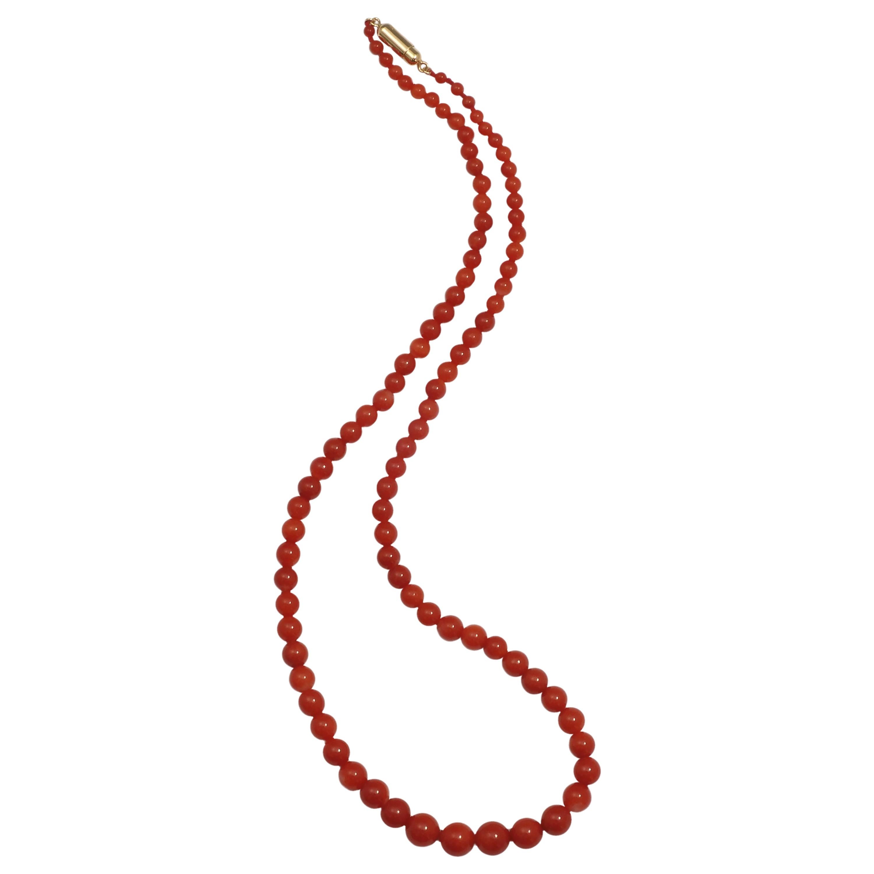 18 Karat Yellow Gold Oxblood Coral Graduated Necklace For Sale