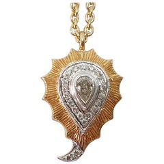 18 Karat Yellow Gold Paisley Shape Diamond Studded Pendant Necklace