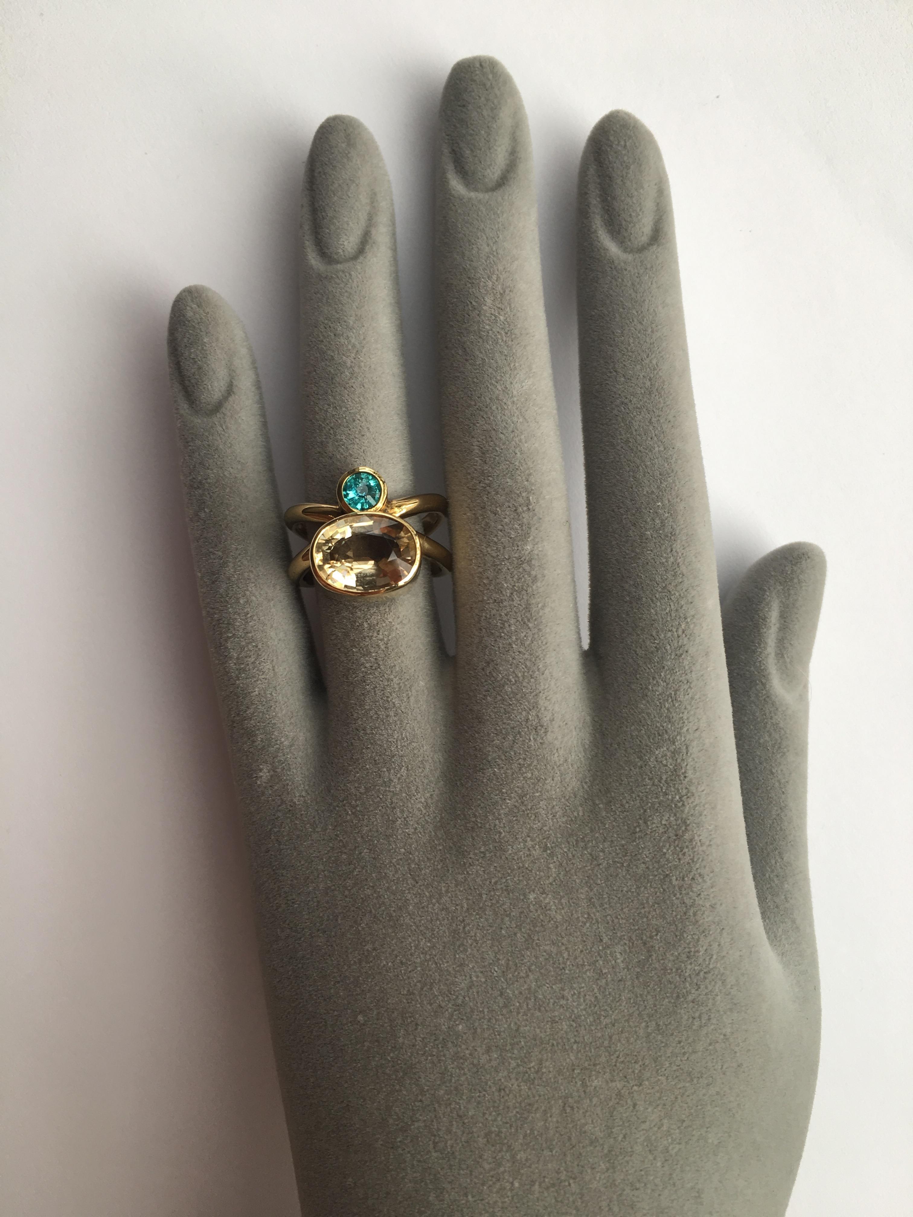 18 Karat Yellow Gold Paraiba and Champagne Tourmaline Ring In New Condition In London, GB