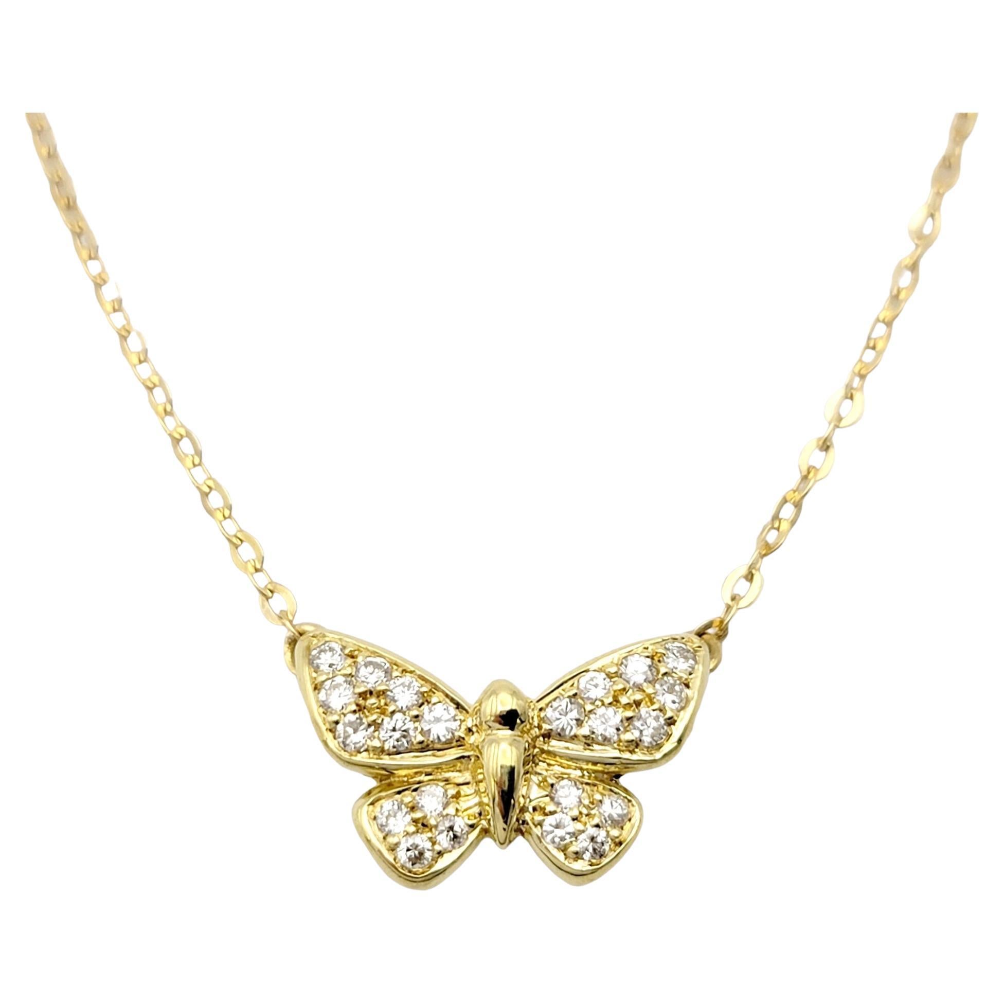 Collier papillon en or jaune 18 carats avec pendentif diamant pavé, 15" de long