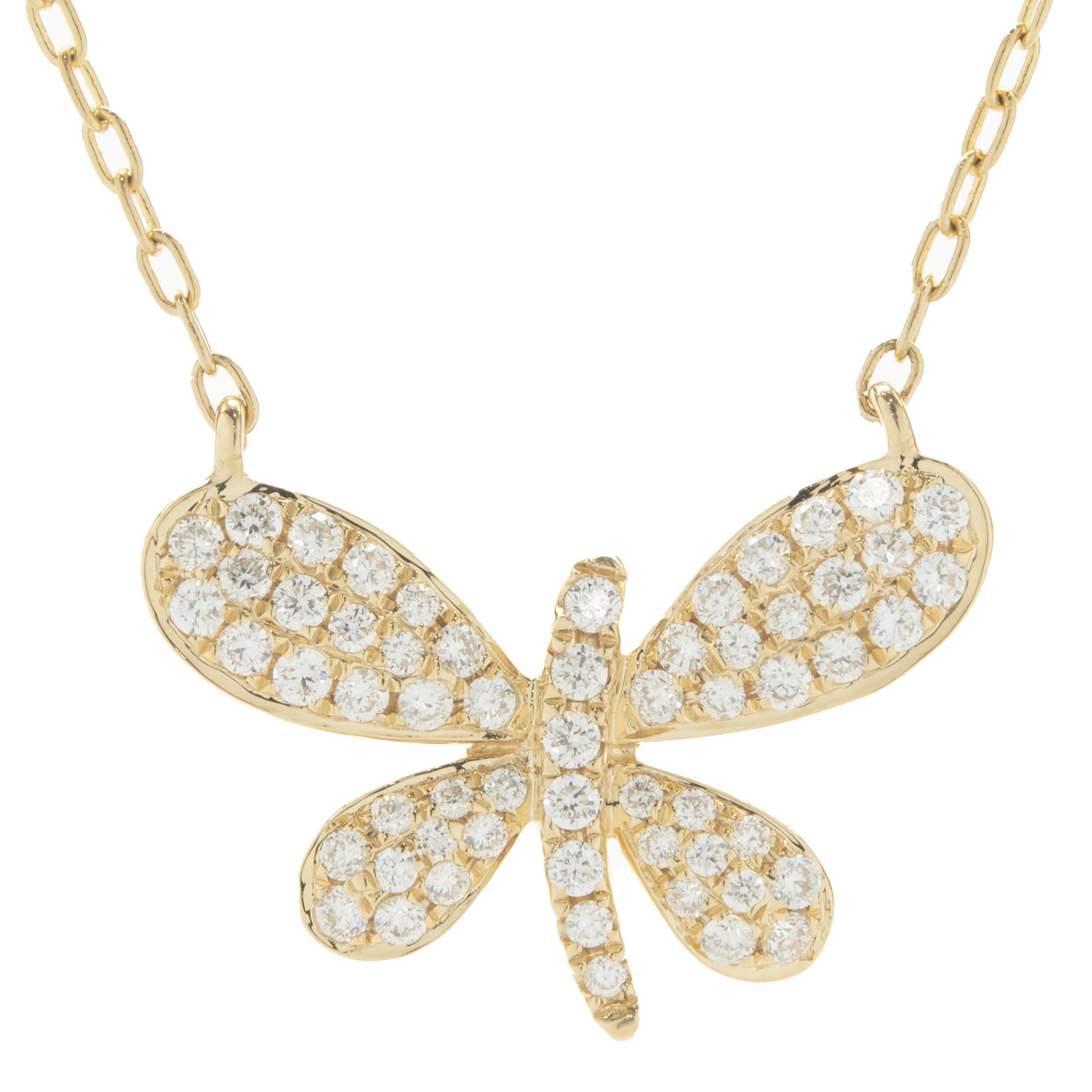 Designer: design personalizzato
Materiale: oro giallo 18 carati
Diamante: taglio rotondo brillante = 0,36cttw
Colore: G
Chiarezza: VS2
Dimensioni: la collana misura 18 pollici di lunghezza 
Peso: 3,29 grammi