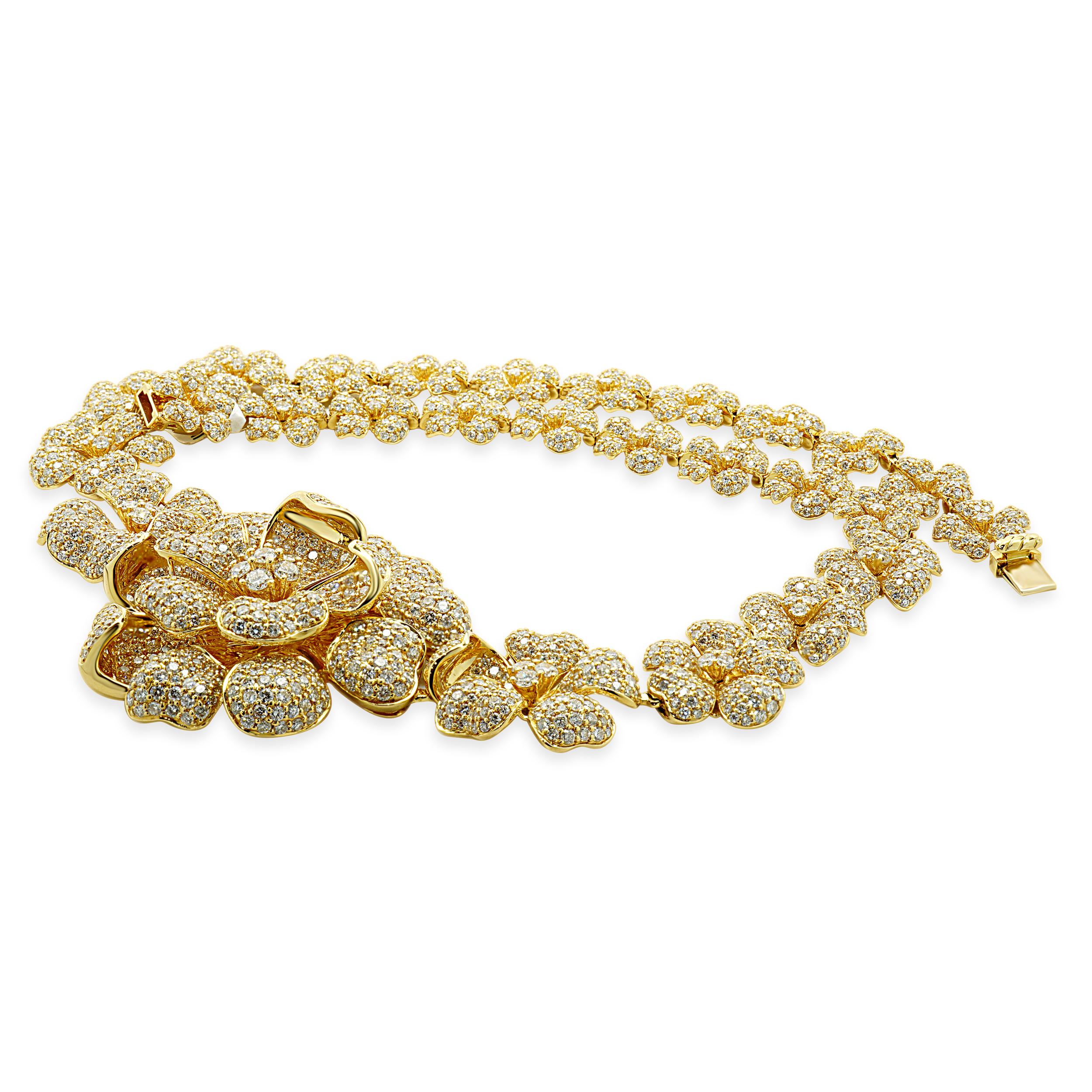 Round Cut 18 Karat Yellow Gold Pave Diamond Flower Link Collar Necklace For Sale