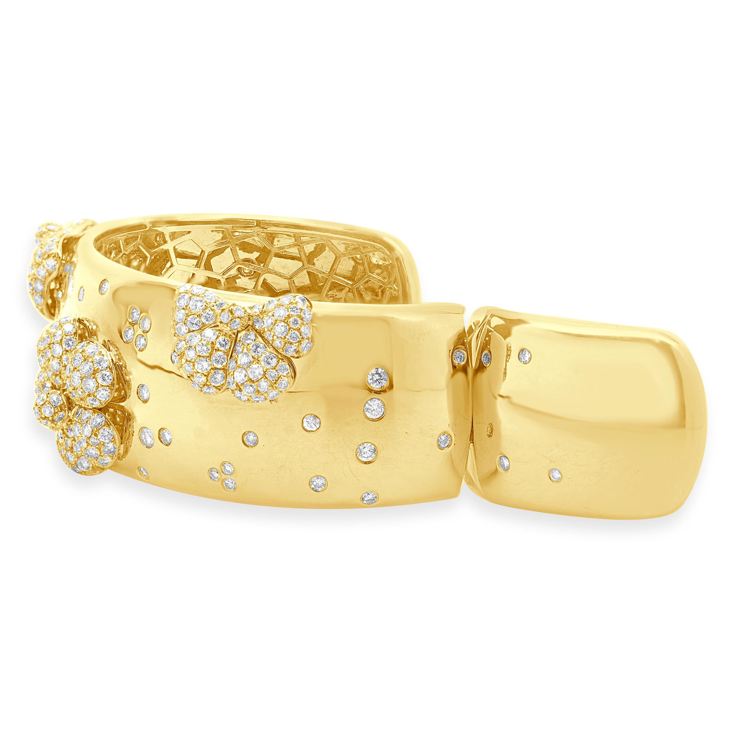 18 Karat Yellow Gold Pave Diamond Flower Station Cuff Bracelet In Excellent Condition In Scottsdale, AZ