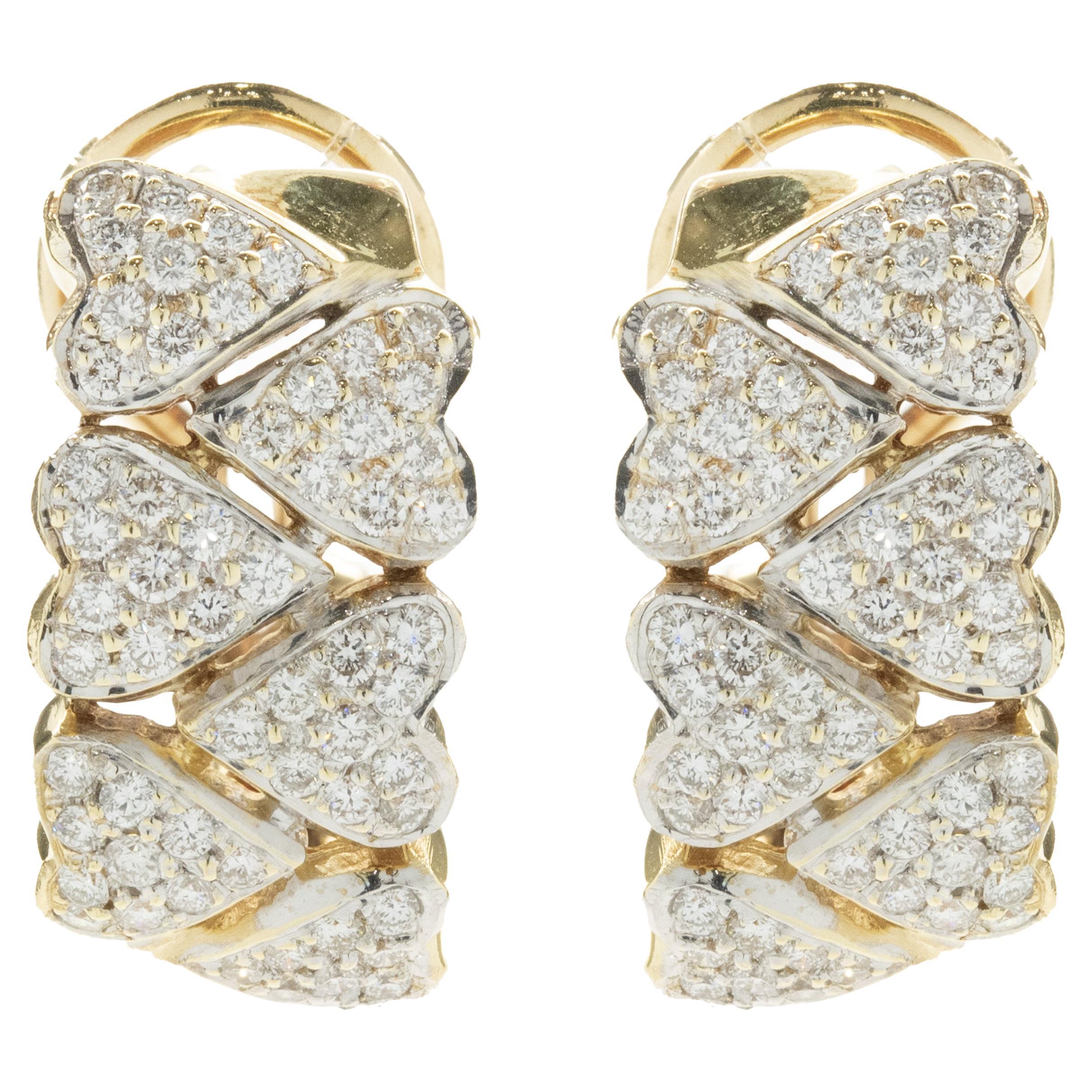 Boucles d'oreilles en or jaune 18 carats avec diamants pavés en forme de cœur et anneau Huggie en vente