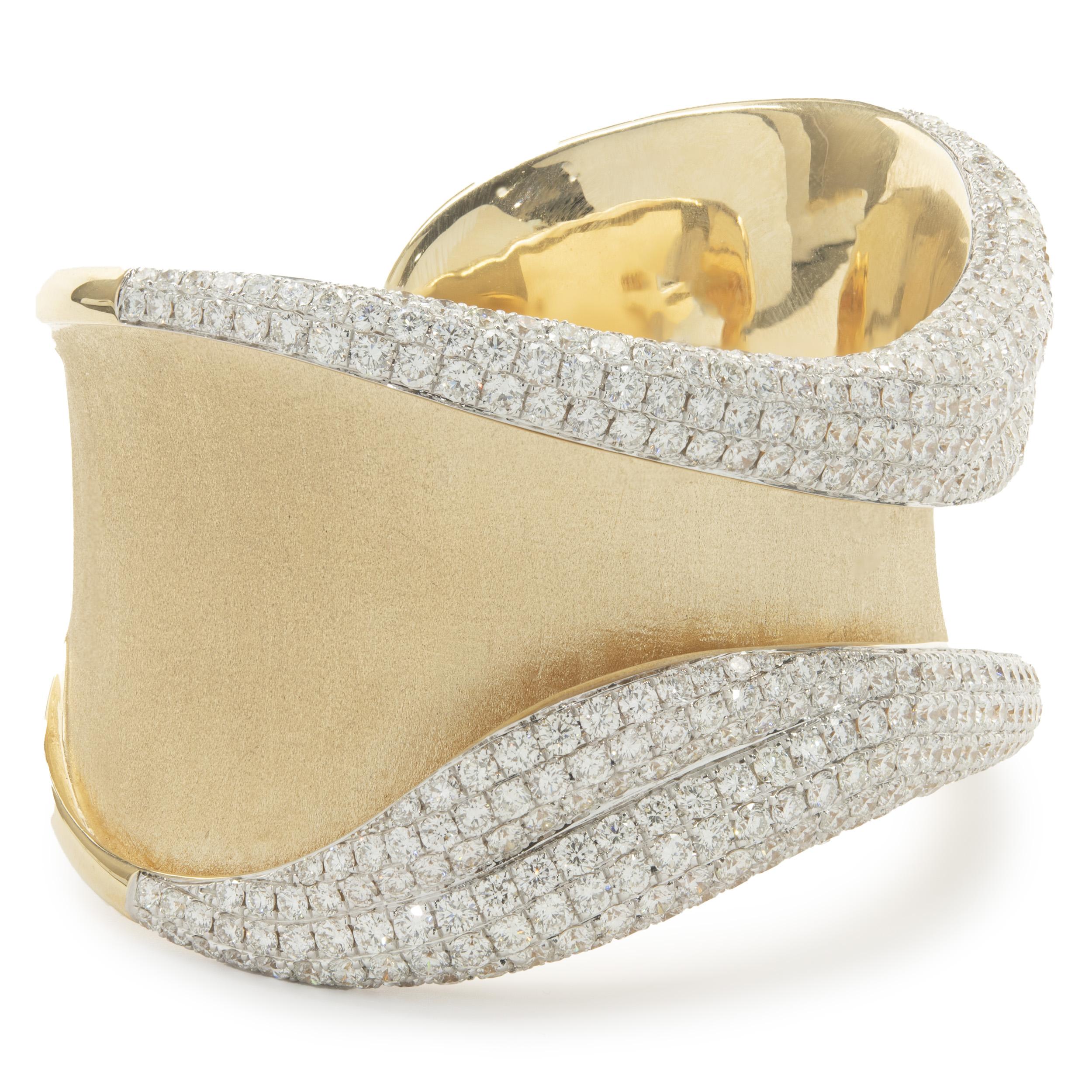 Round Cut 18 Karat Yellow Gold Pave Diamond Wave Cuff Bracelet