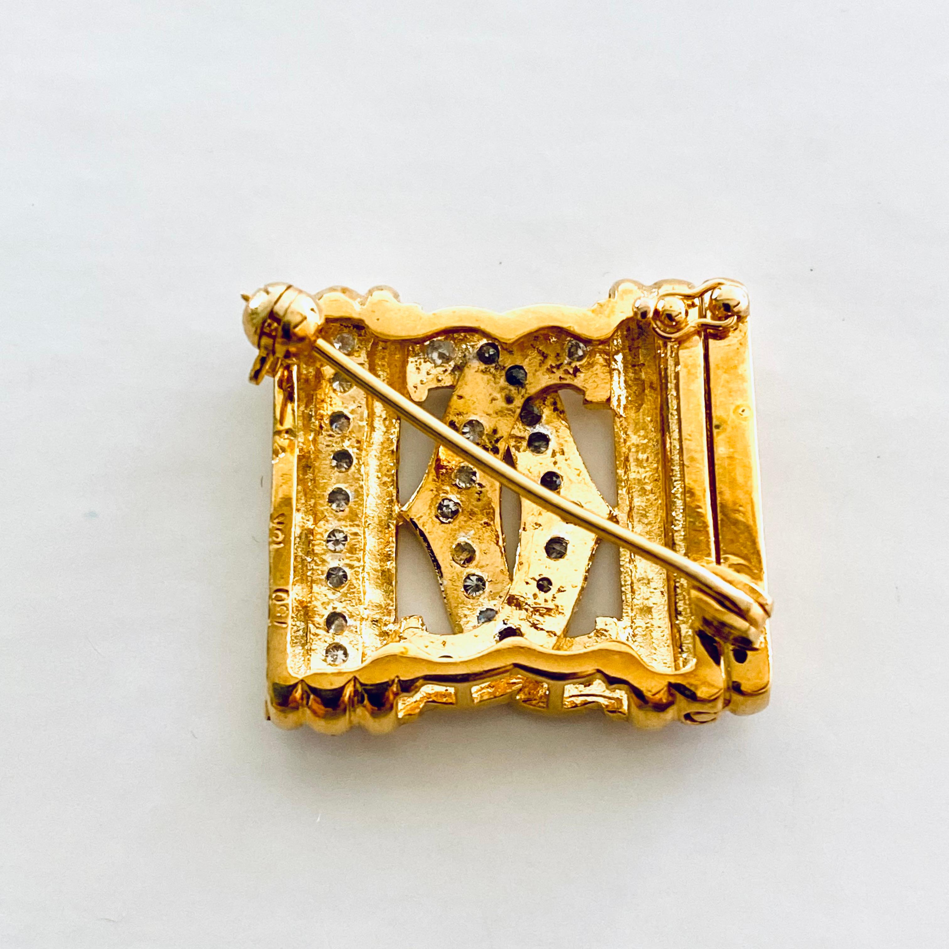 Round Cut 18 Karat Yellow Gold Pave Set Diamond 0.85 Carat 0.90 Inch Pendant Brooch  For Sale