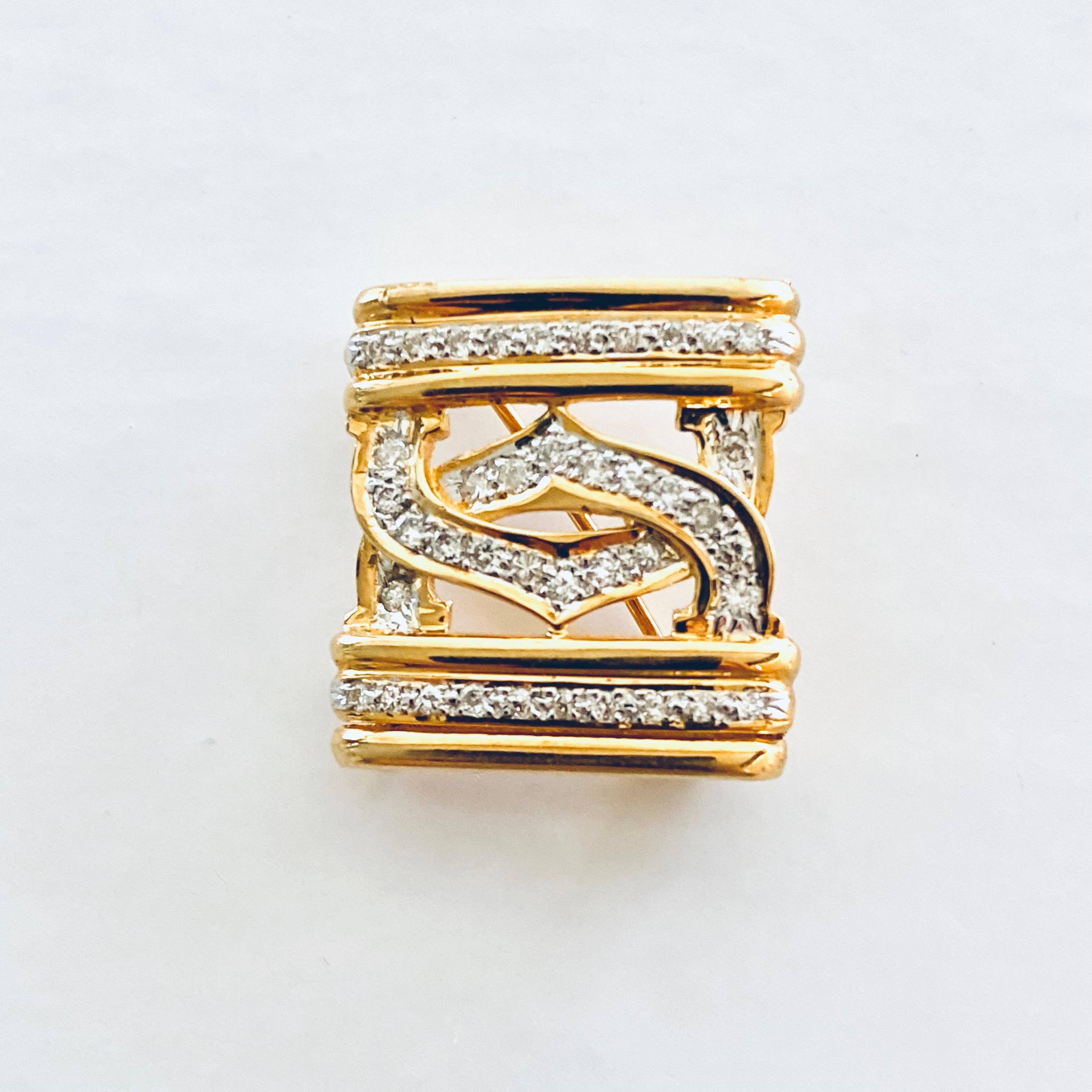 18 Karat Yellow Gold Pave Set Diamond 0.85 Carat 0.90 Inch Pendant Brooch For Sale 1