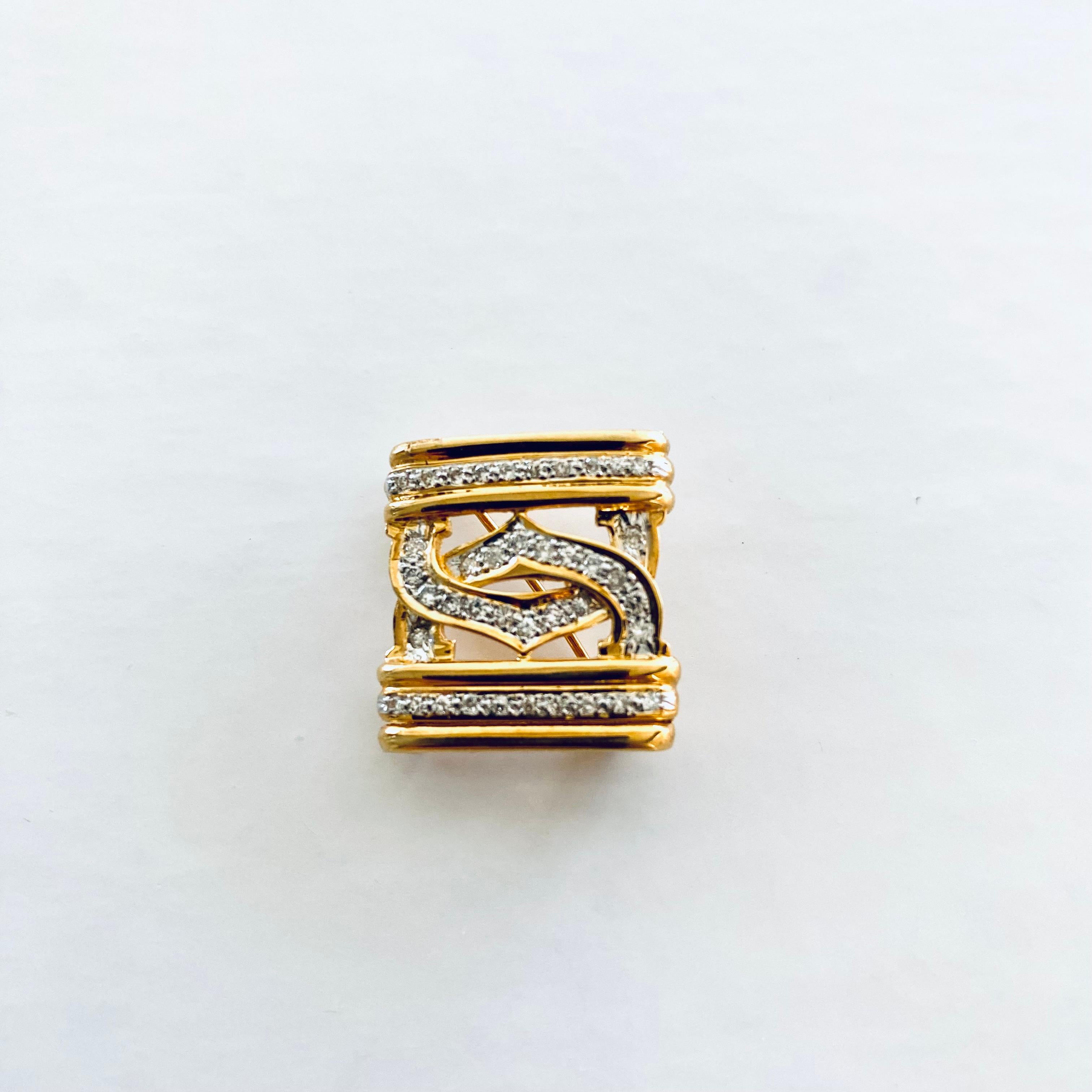 18 Karat Yellow Gold Pave Set Diamond 0.85 Carat 0.90 Inch Pendant Brooch  For Sale 3