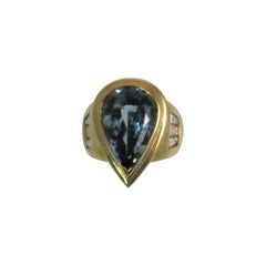 18 Karat Yellow Gold Pear Shape Aquamarine and Diamond Ring