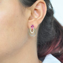 Pendientes de oro amarillo de 18 quilates en forma de pera con turmalina rosa y diamantes
