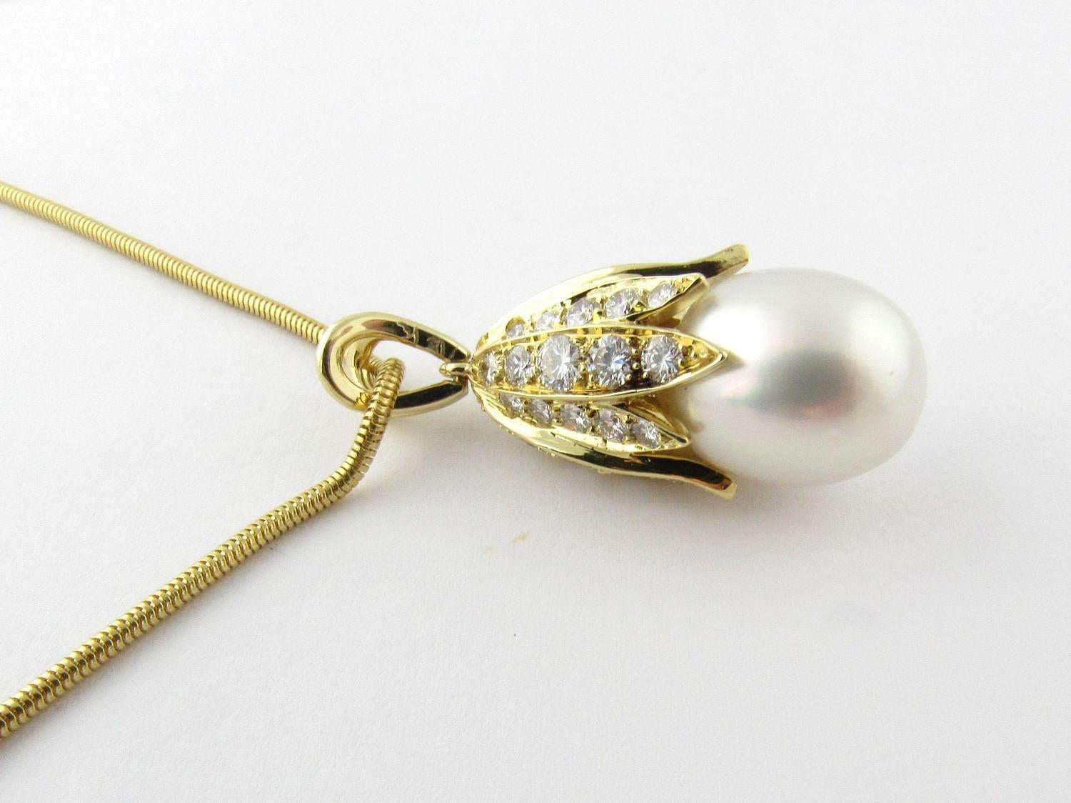 18 Karat Gelbgold Perle und Diamant Glockenblumen-Anhänger Halskette (Rundschliff) im Angebot