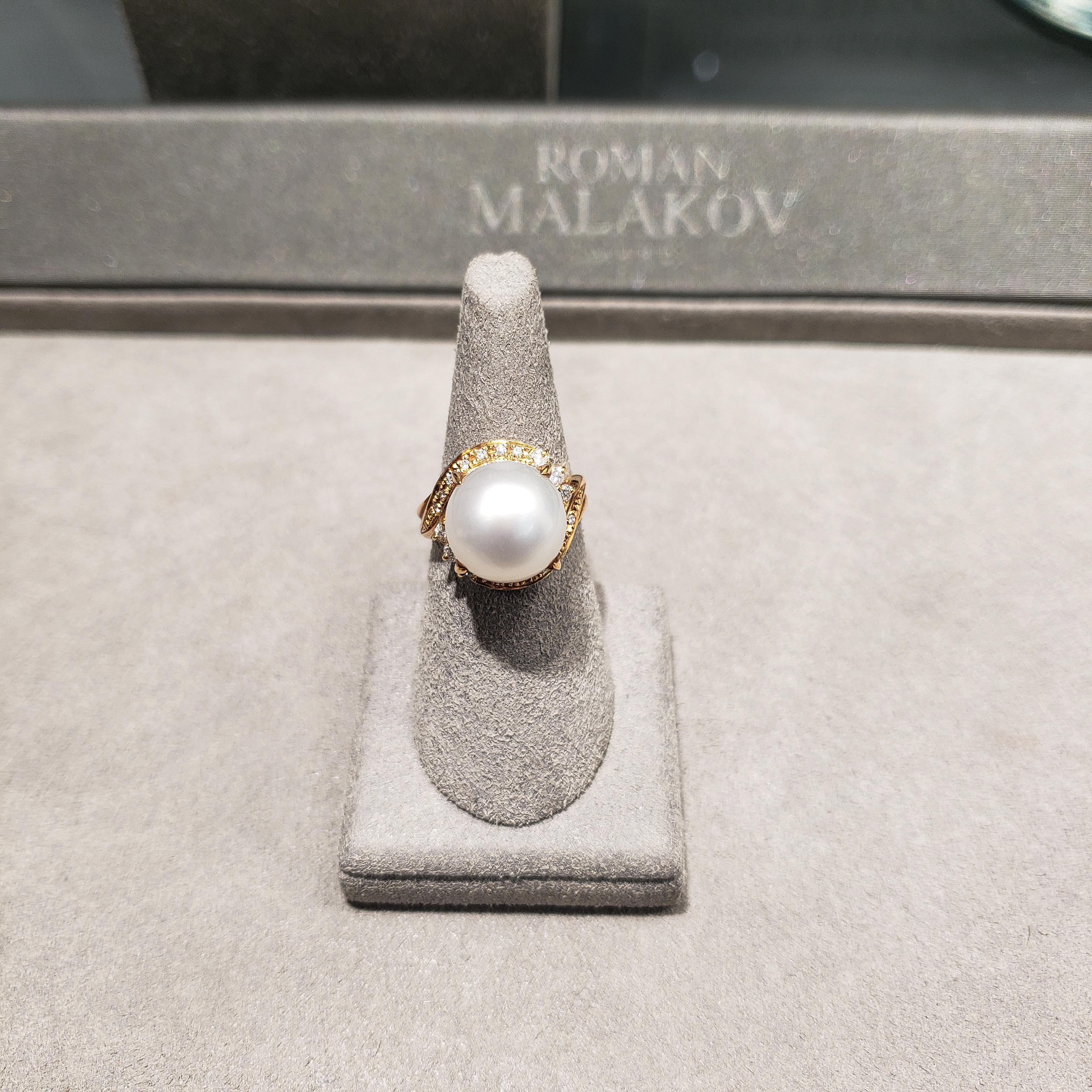 Antique 11.60 mm White Pearl & Round Cut Diamond Engagement Ring in Yellow Gold For Sale 1