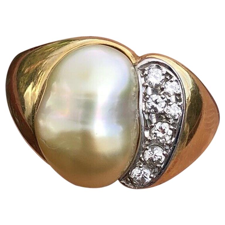 18 Karat Yellow Gold Pearl and Diamond Ring 0.17 Carat 9.7g