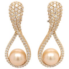 18 Karat Yellow Gold Pearl and Diamonds Pair of Earrings Made in Italy 18 Karat Yellow Gold Pearl and Diamonds Pair of Earrings Made in Italy