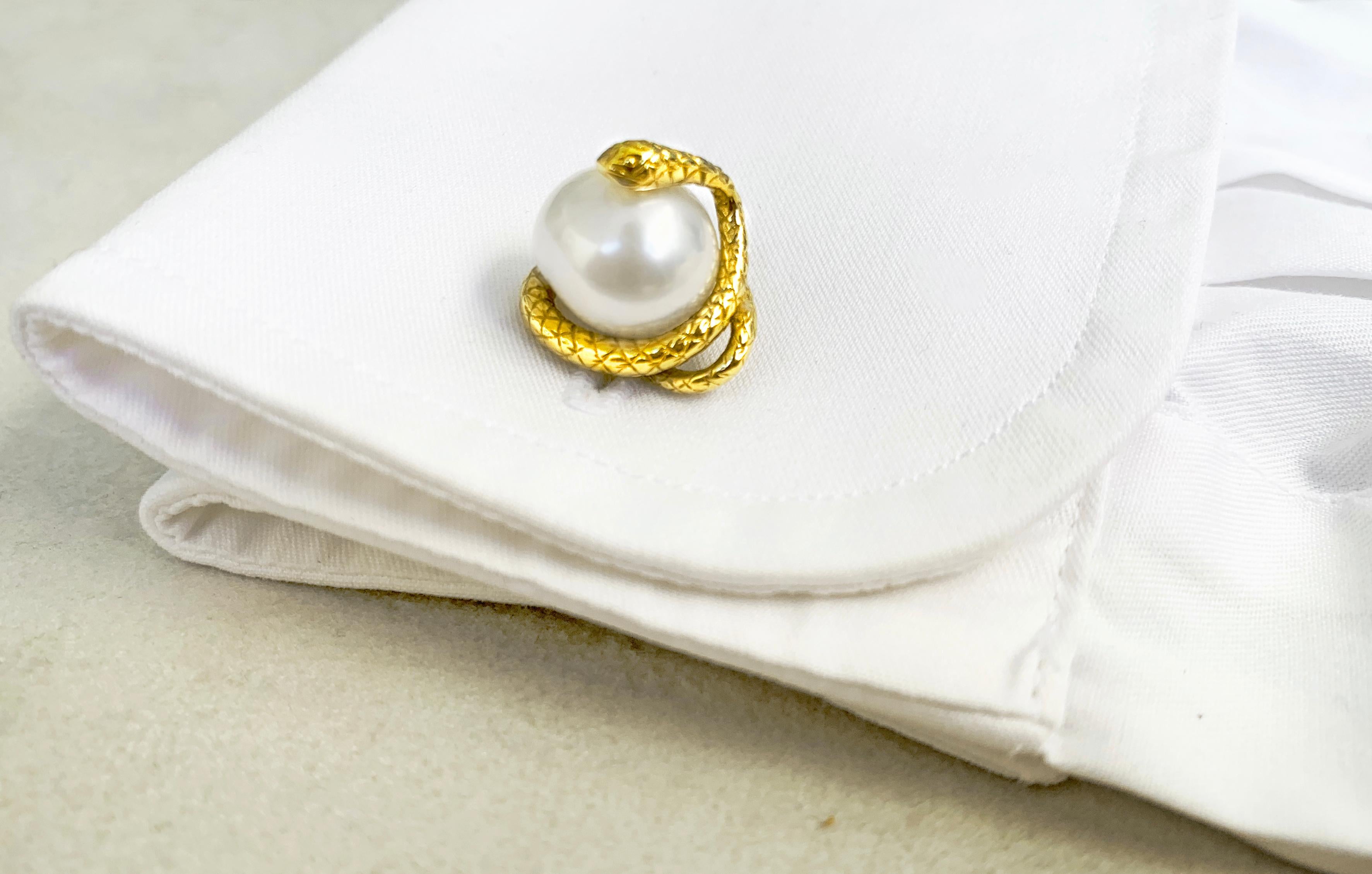 Women's or Men's 18 Karat Yellow Gold Pearl and White Agate Snake Cufflinks For Sale