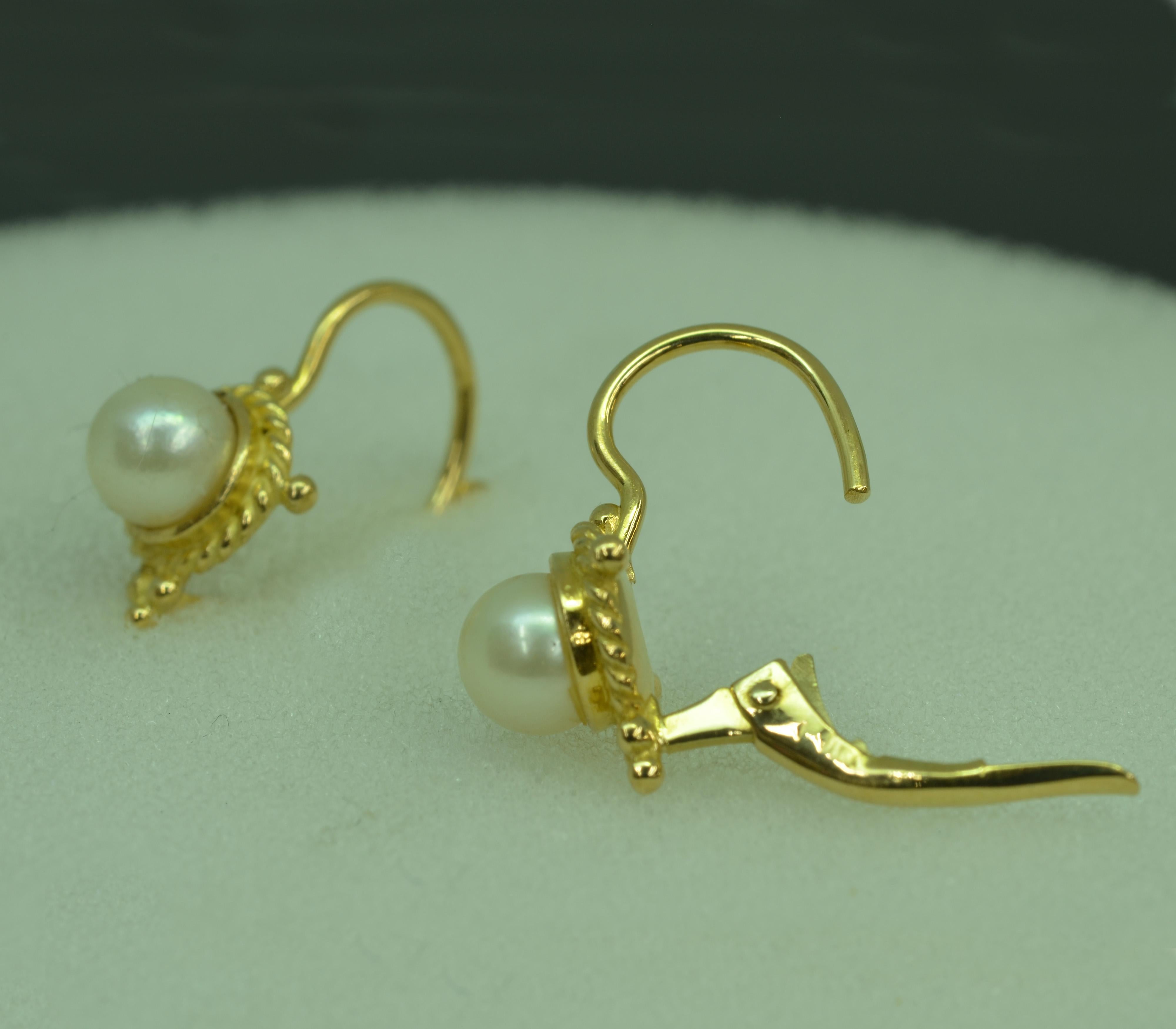 Round Cut 18 Karat Yellow Gold Pearl Drop Earrings For Sale